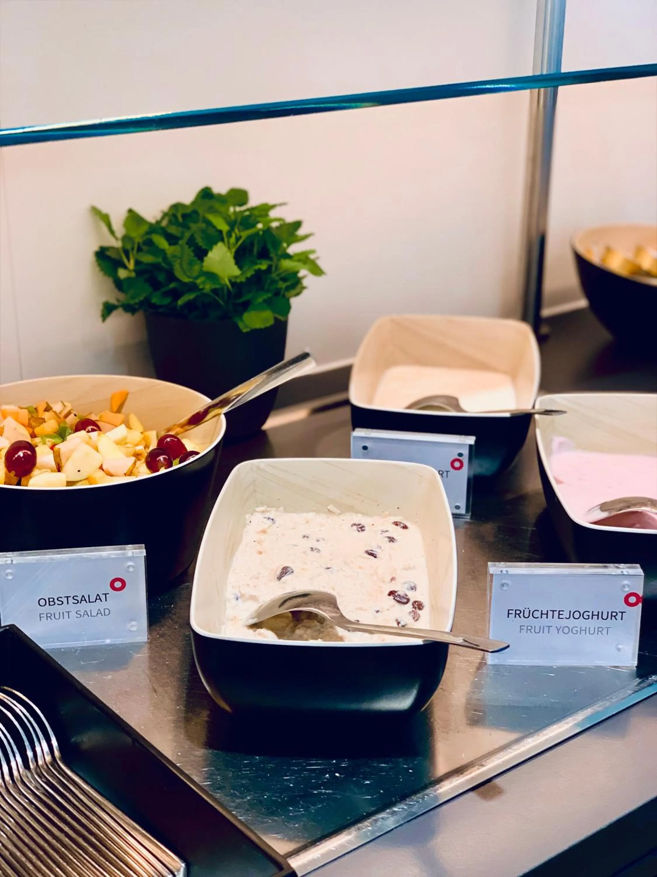 Buffet breakfast in SCOTTY & EMILY Hotel Ulm