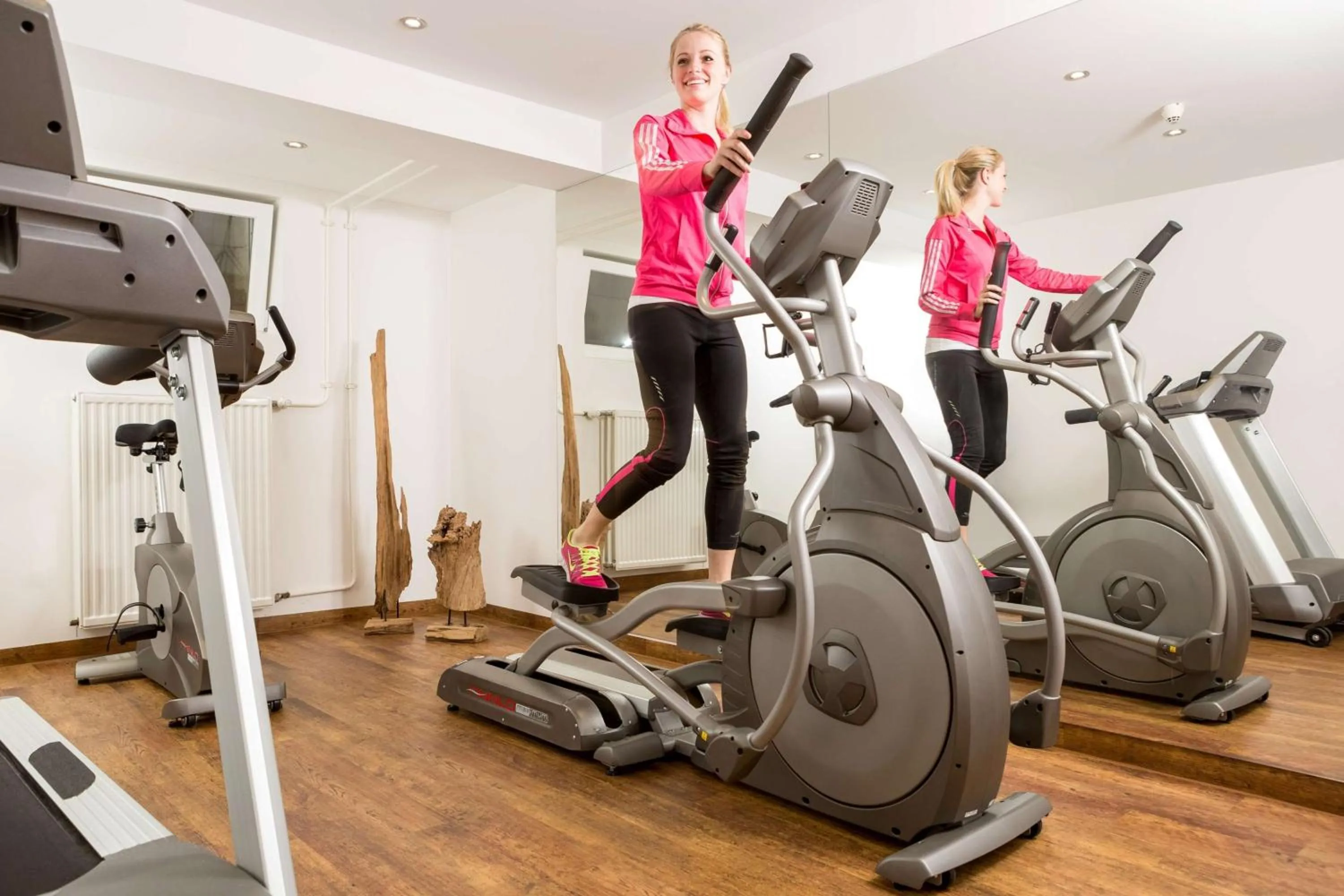 Fitness centre/facilities in SCOTTY & EMILY Hotel Ulm