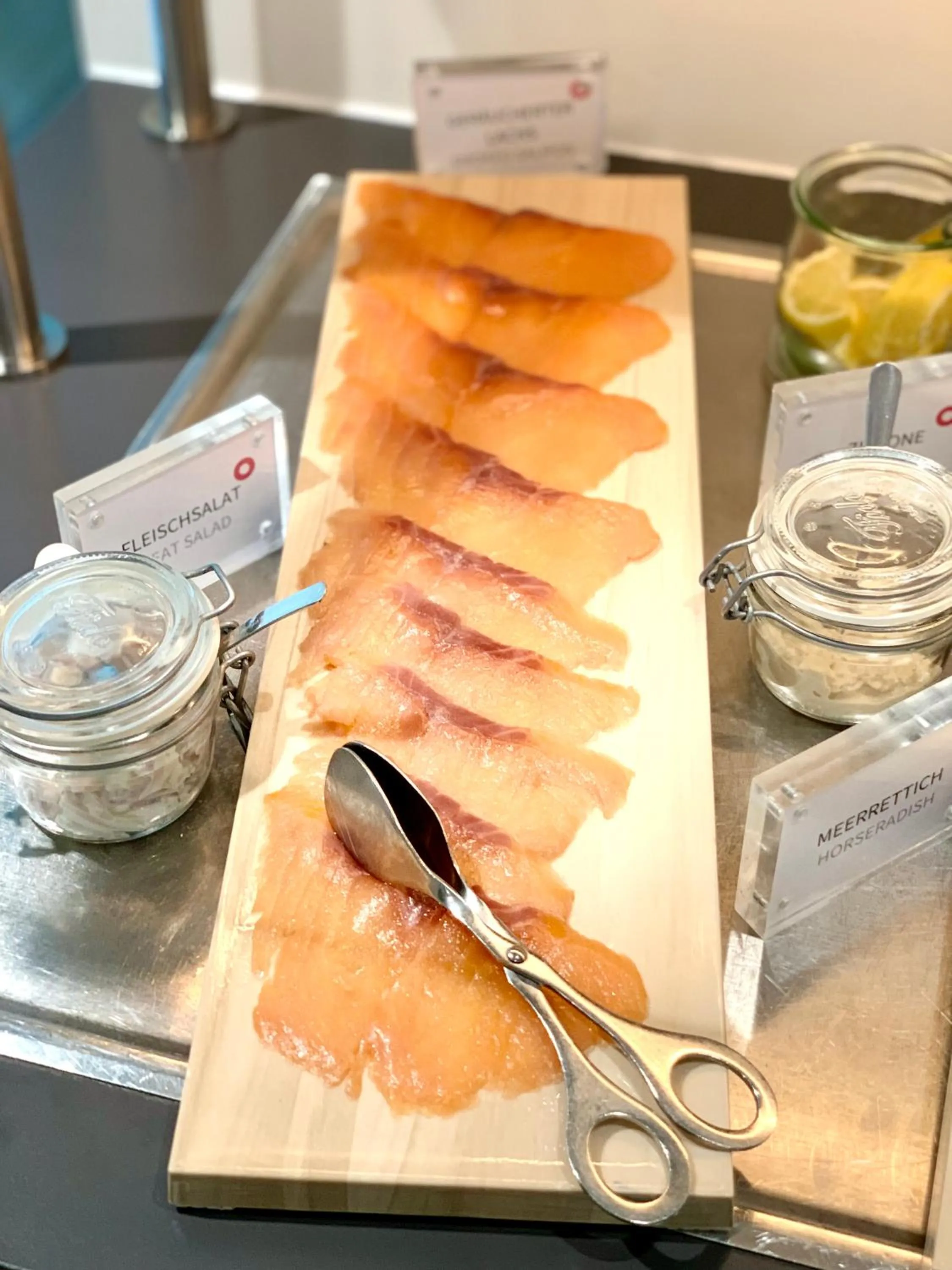 Buffet breakfast in SCOTTY & EMILY Hotel Ulm