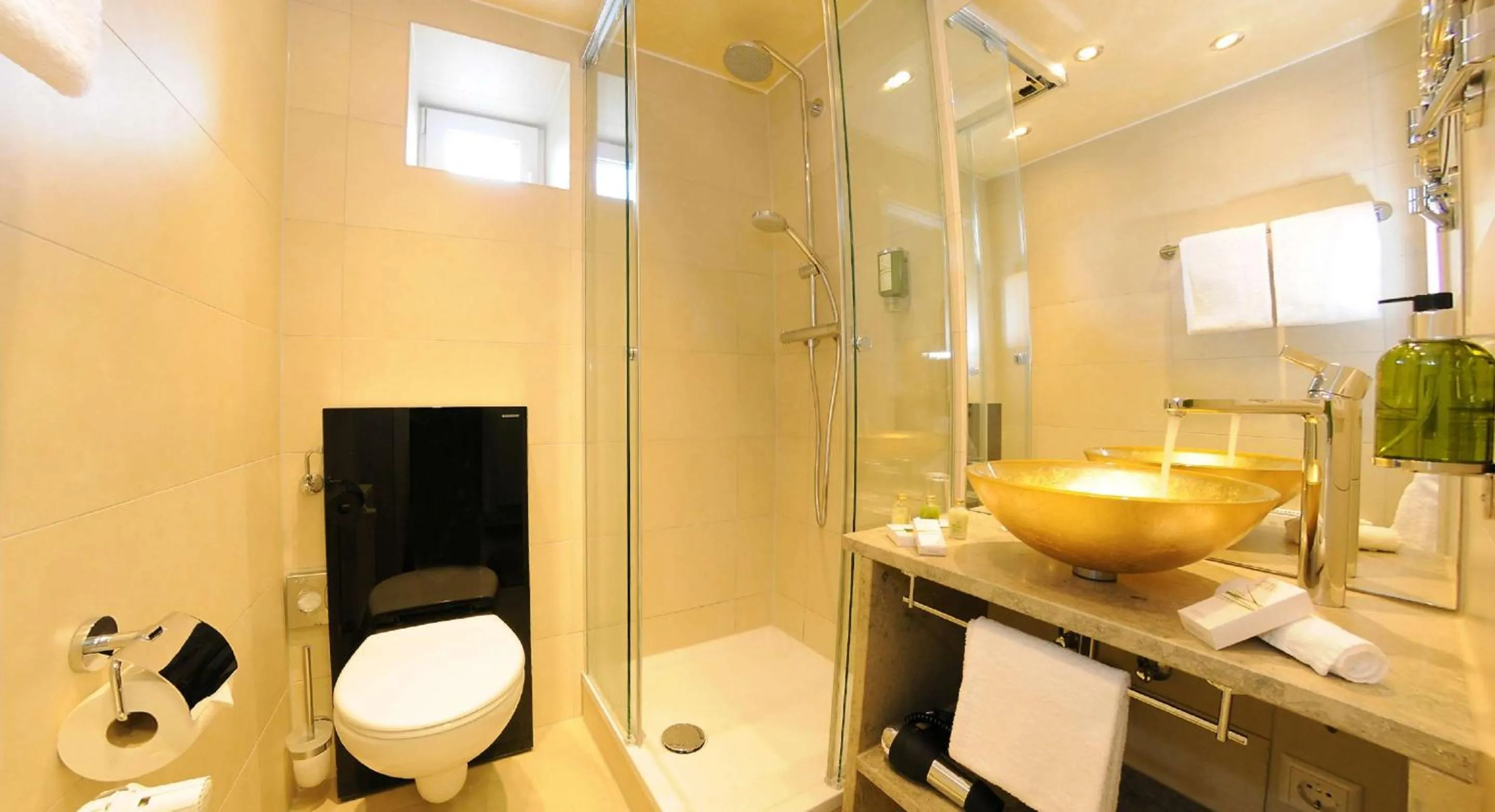 Bathroom in SCOTTY & EMILY Hotel Ulm