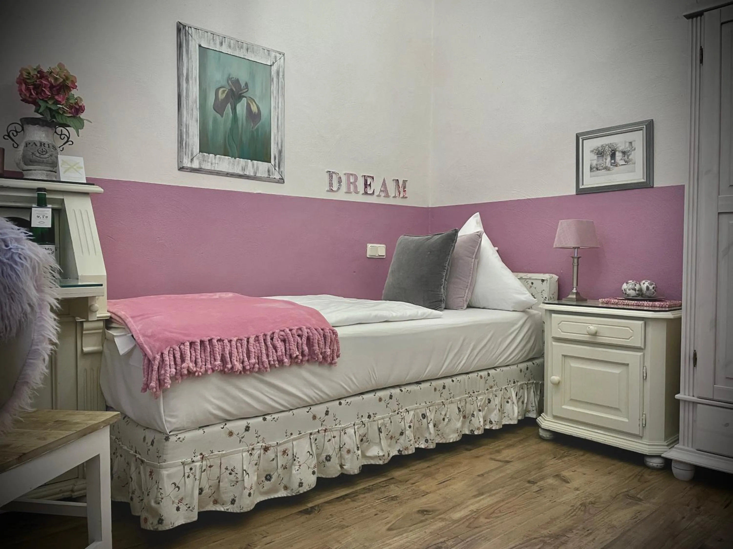 Bed in Hotel Am Volksgarten