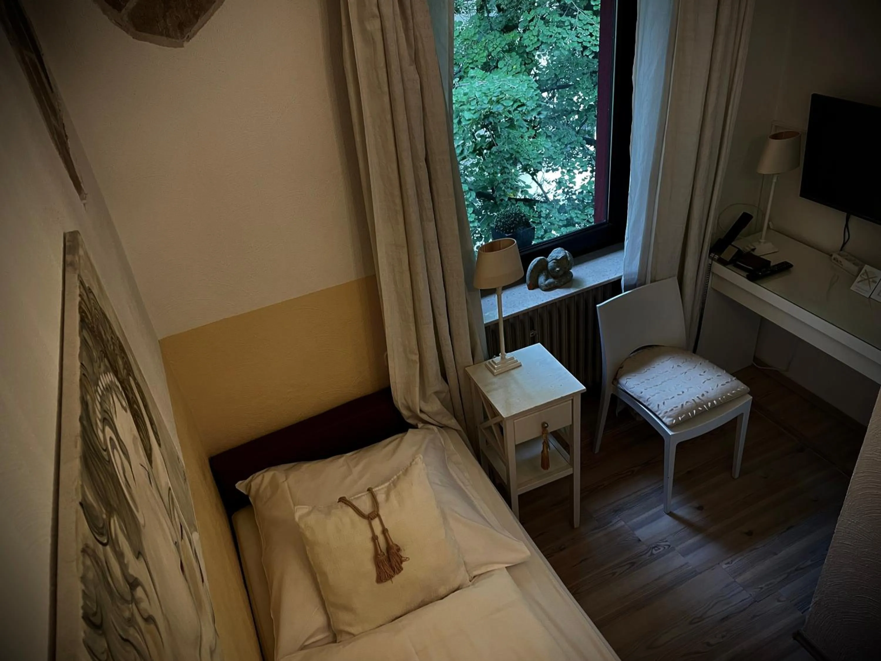 Bed in Hotel Am Volksgarten