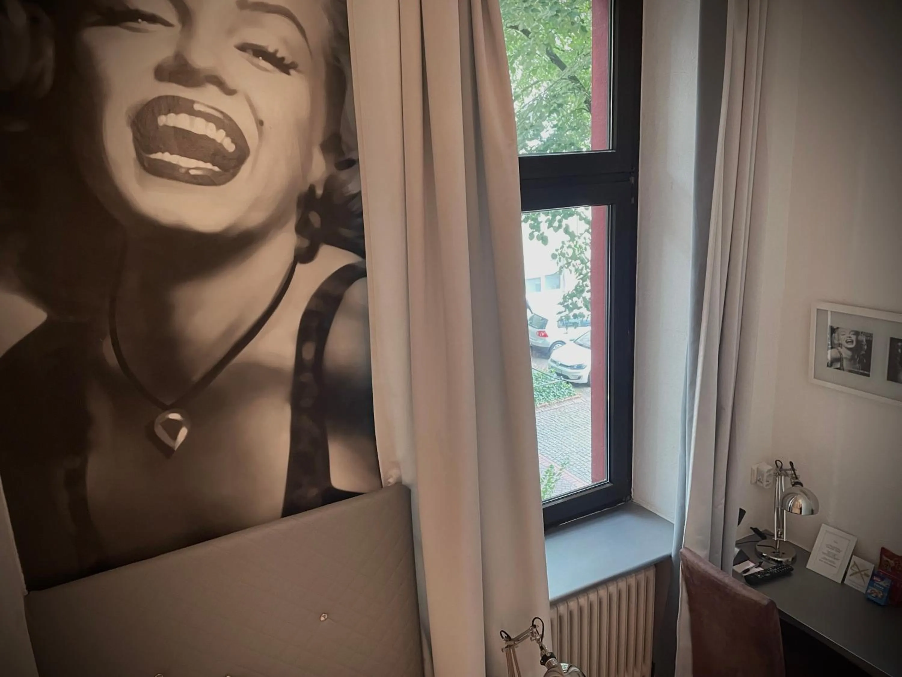 Bed in Hotel Am Volksgarten