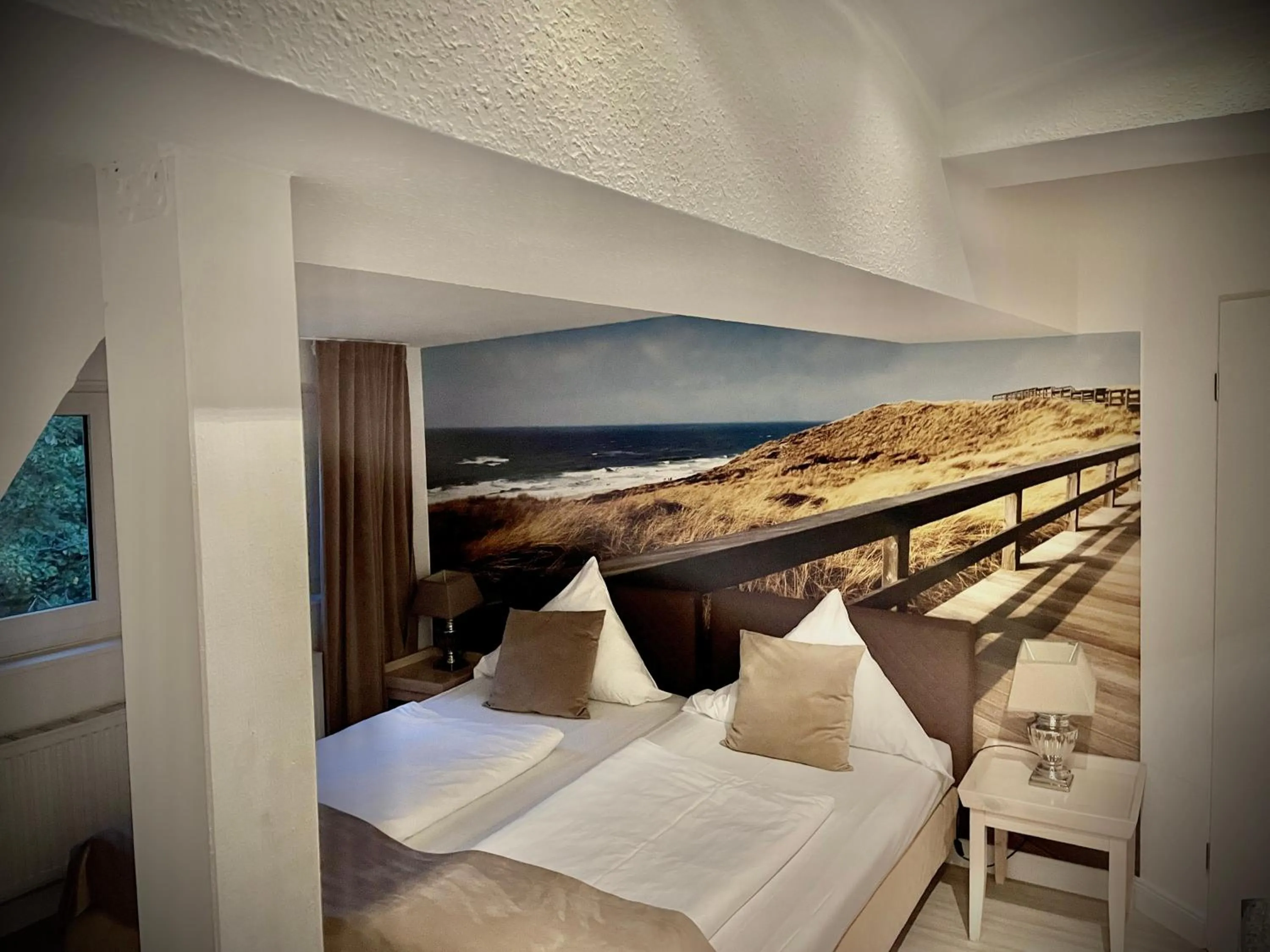 Photo of the whole room, Bed in Hotel Am Volksgarten