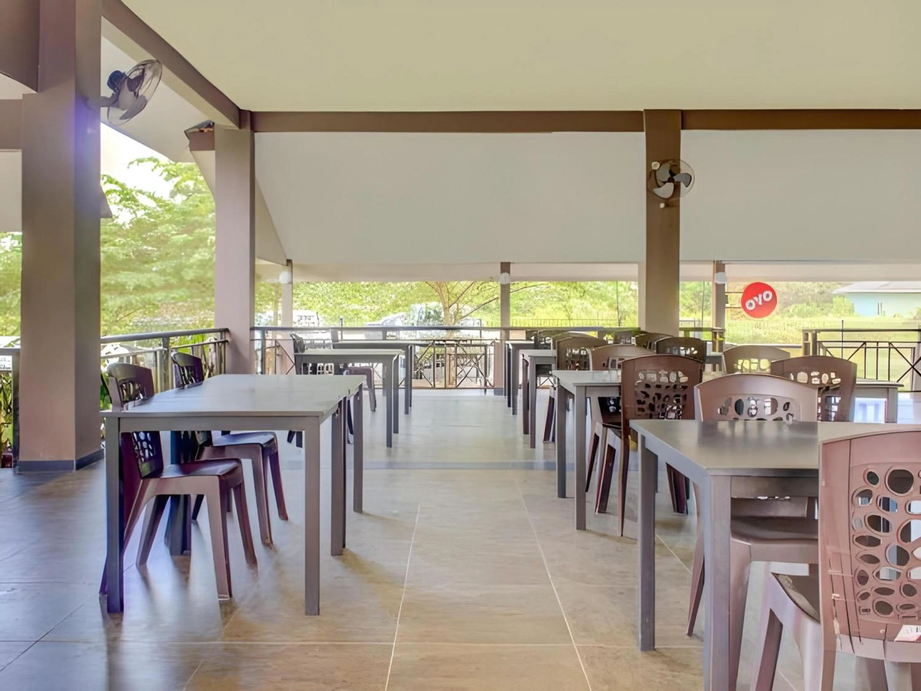 Restaurant/places to eat in Hotel O Sedili Inn Resort