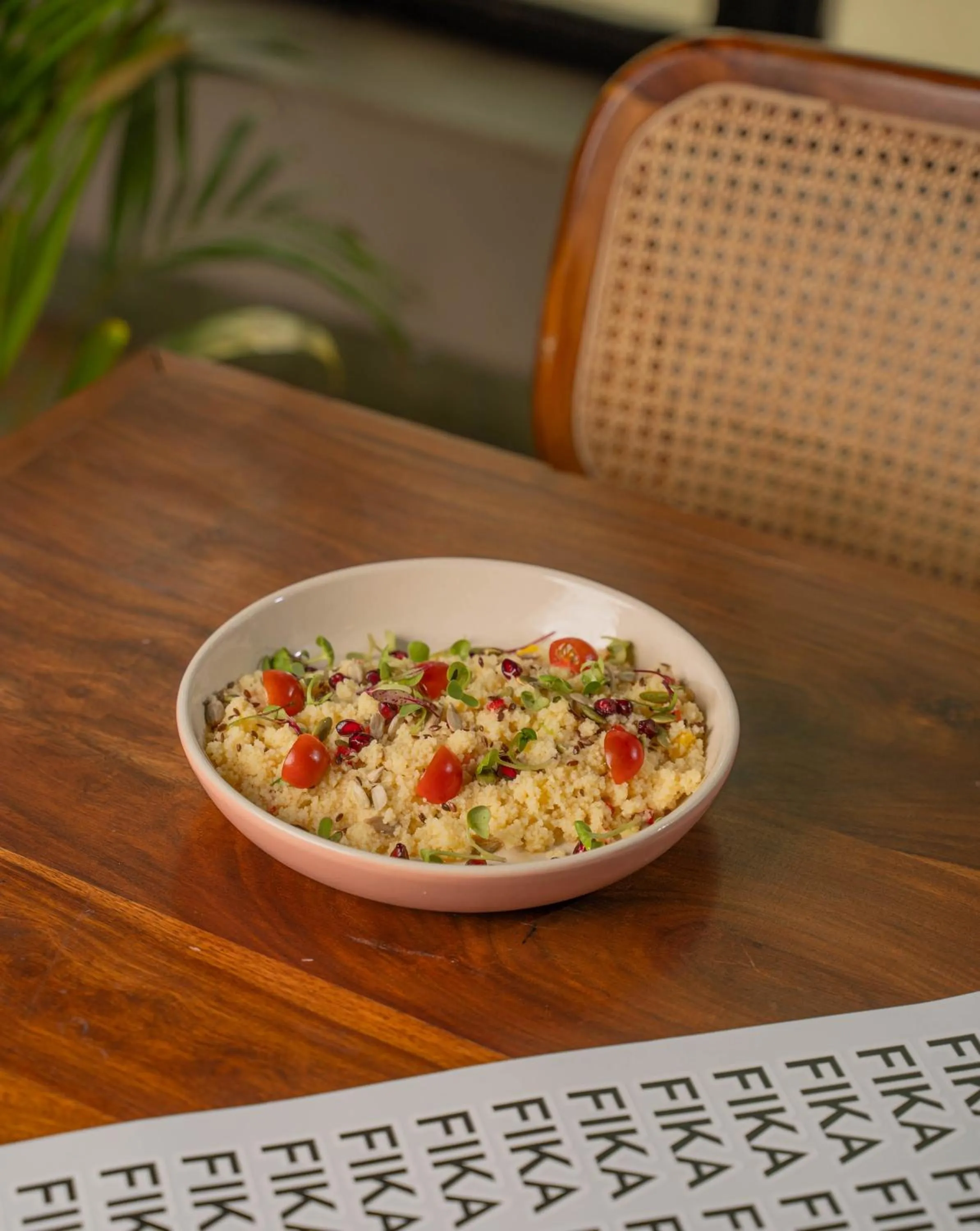 Restaurant/places to eat in Minimalist Poshtel & Suites