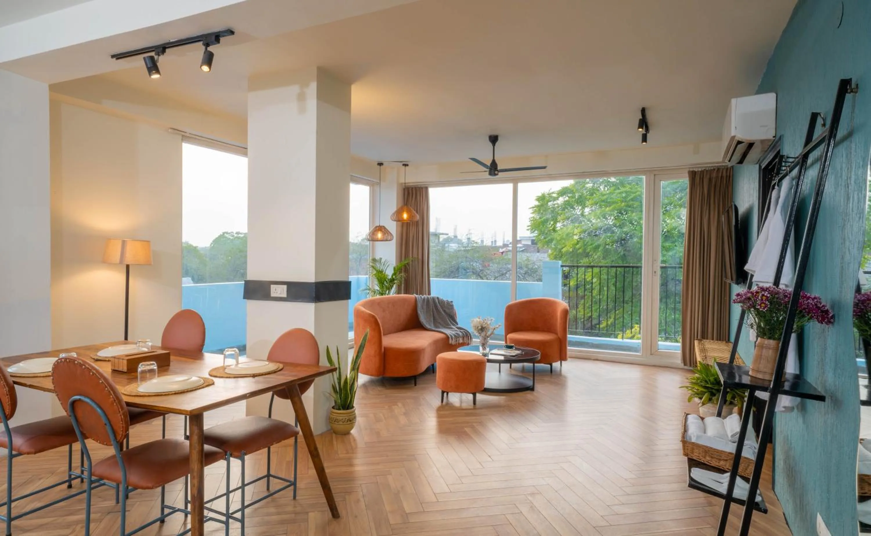 Dining area in Minimalist Poshtel & Suites