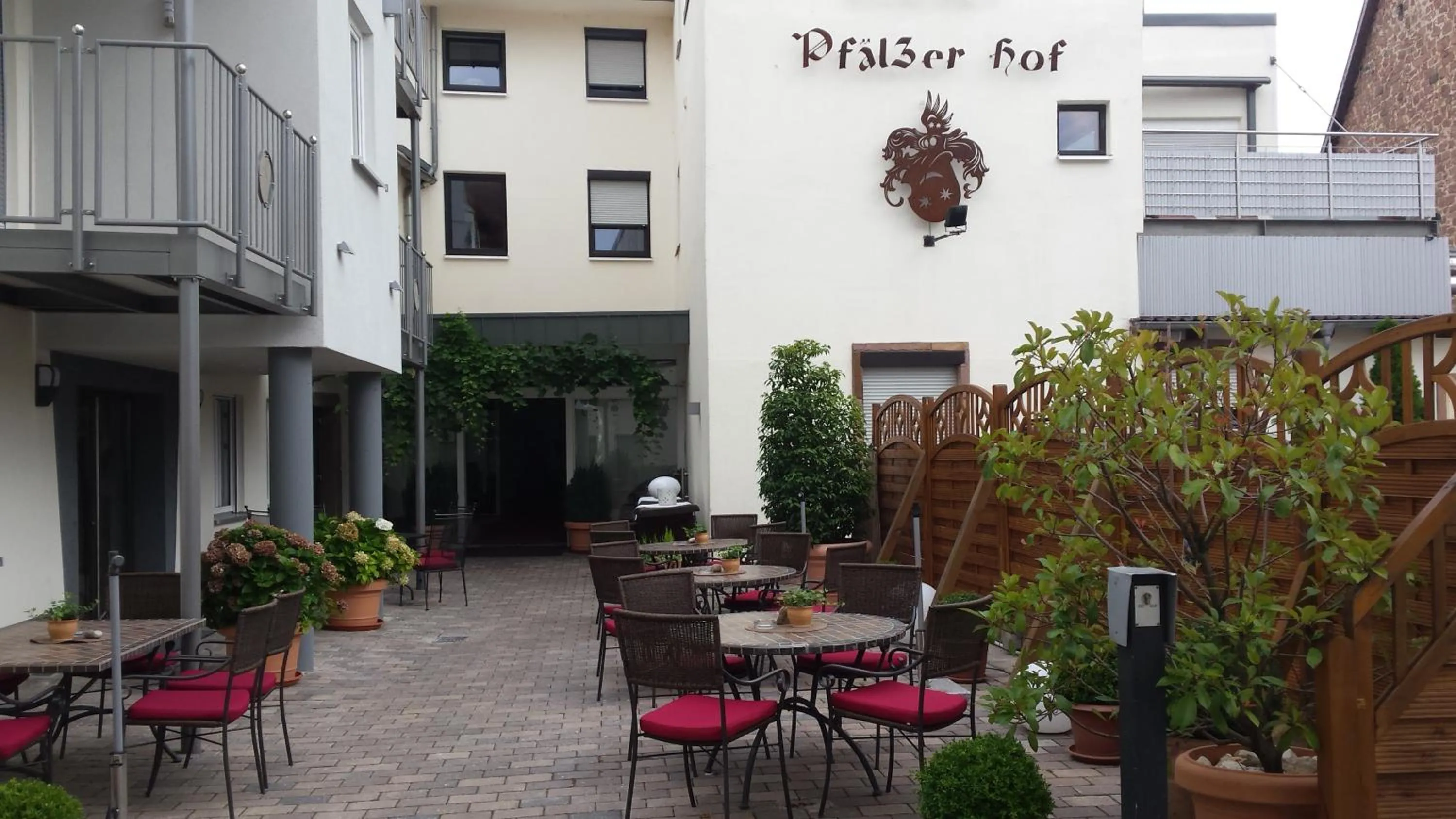 Garden in Hotel-Restaurant Pfälzer Hof