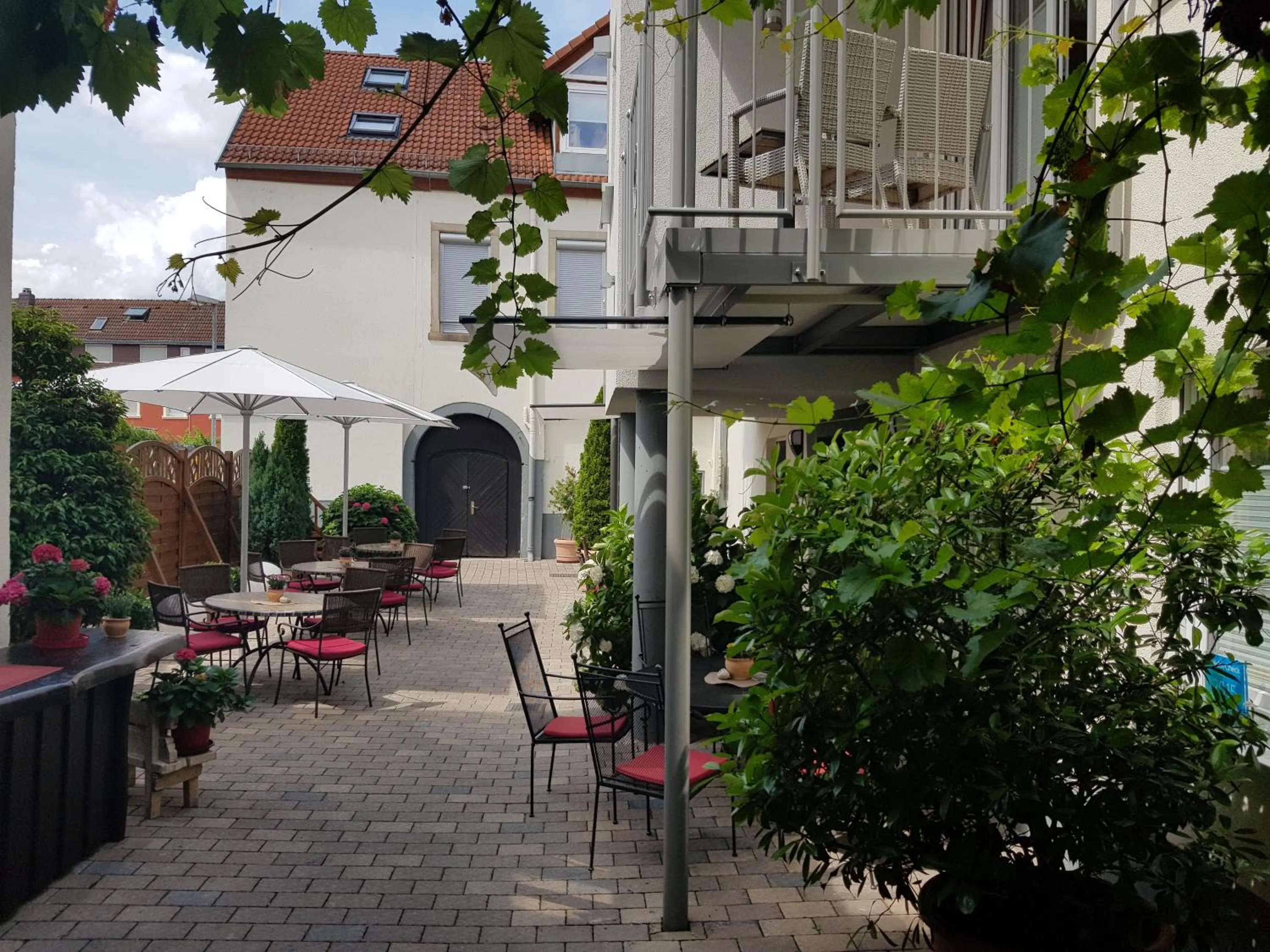 Garden in Hotel-Restaurant Pfälzer Hof