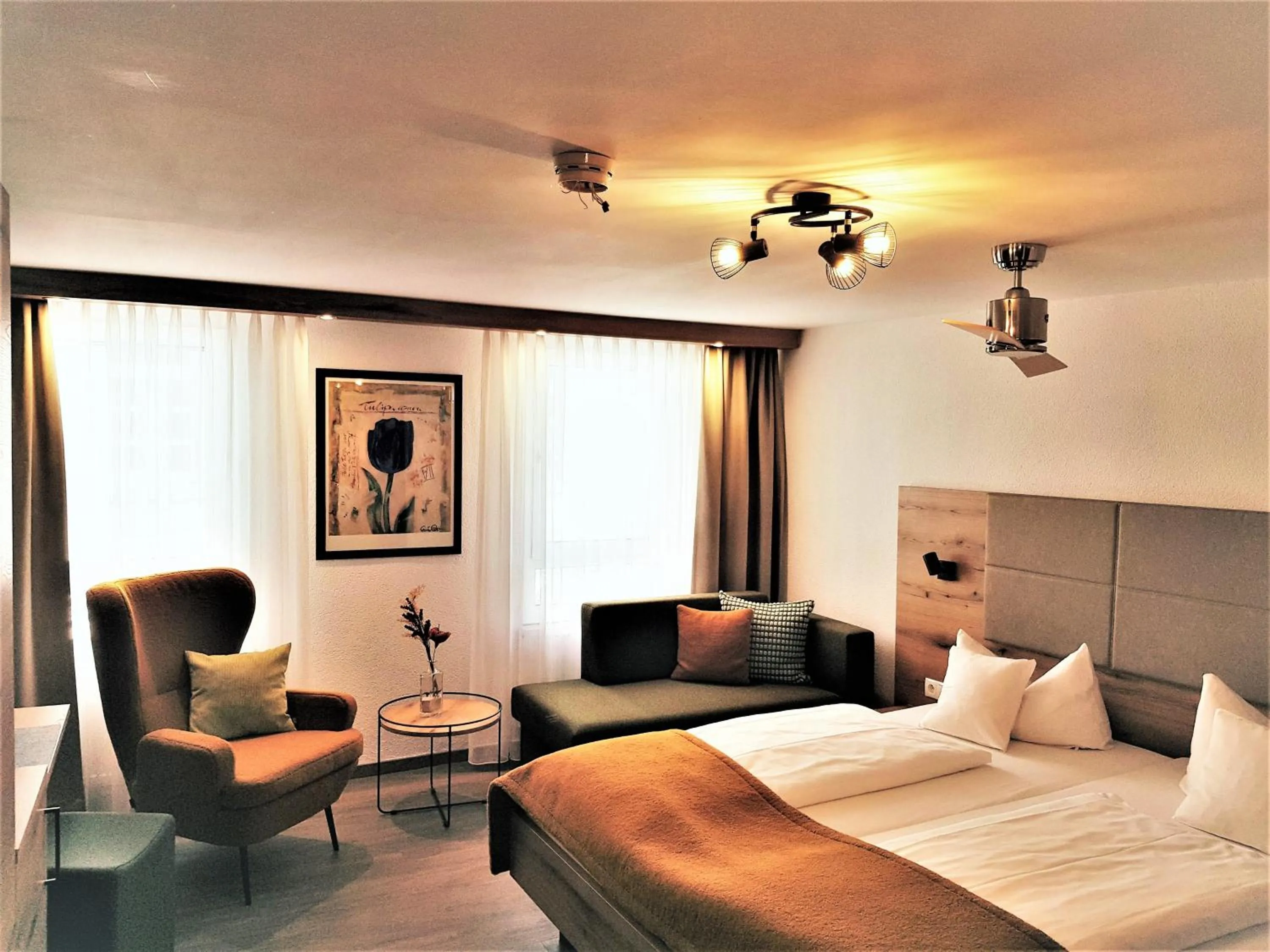 Photo of the whole room, Bed in Hotel-Restaurant Pfälzer Hof