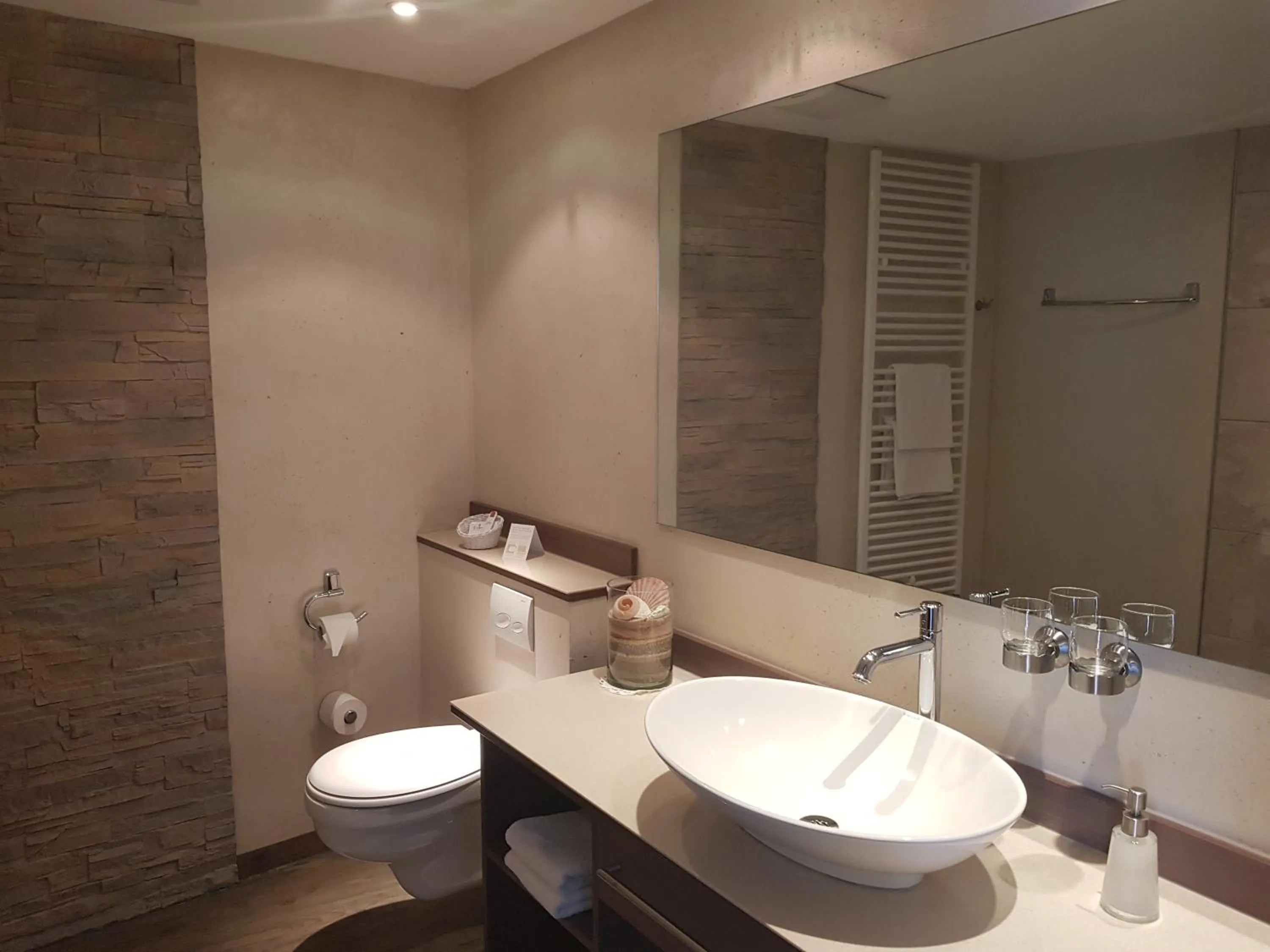 Bathroom in Hotel-Restaurant Pfälzer Hof