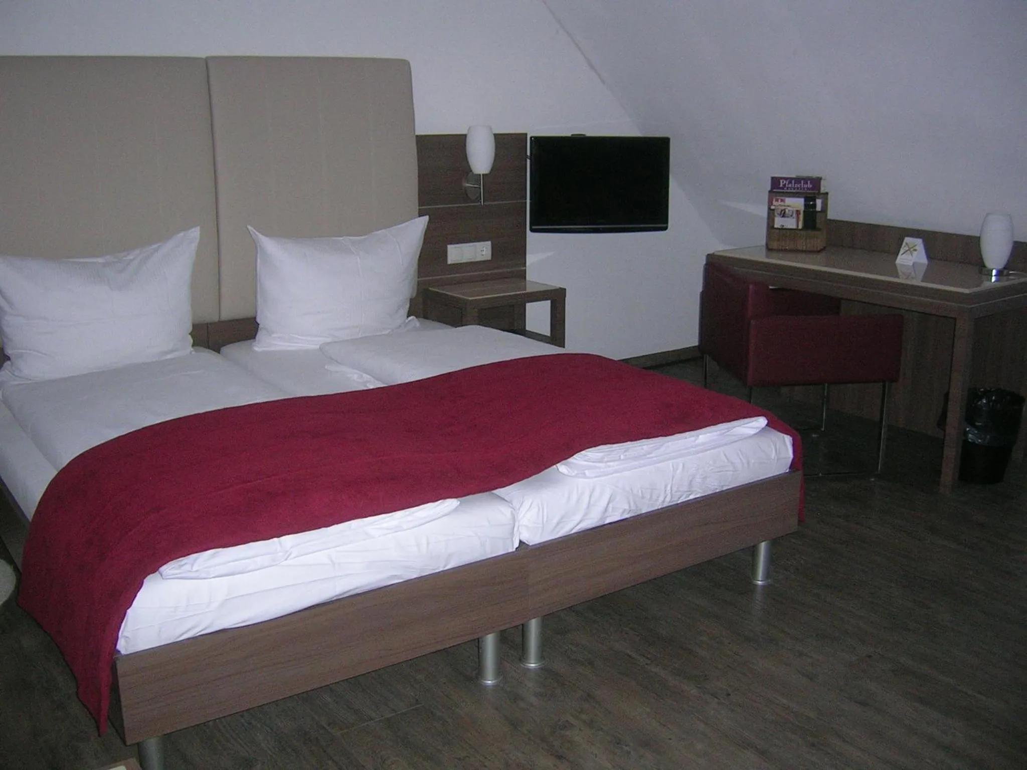 Photo of the whole room, Bed in Hotel-Restaurant Pfälzer Hof