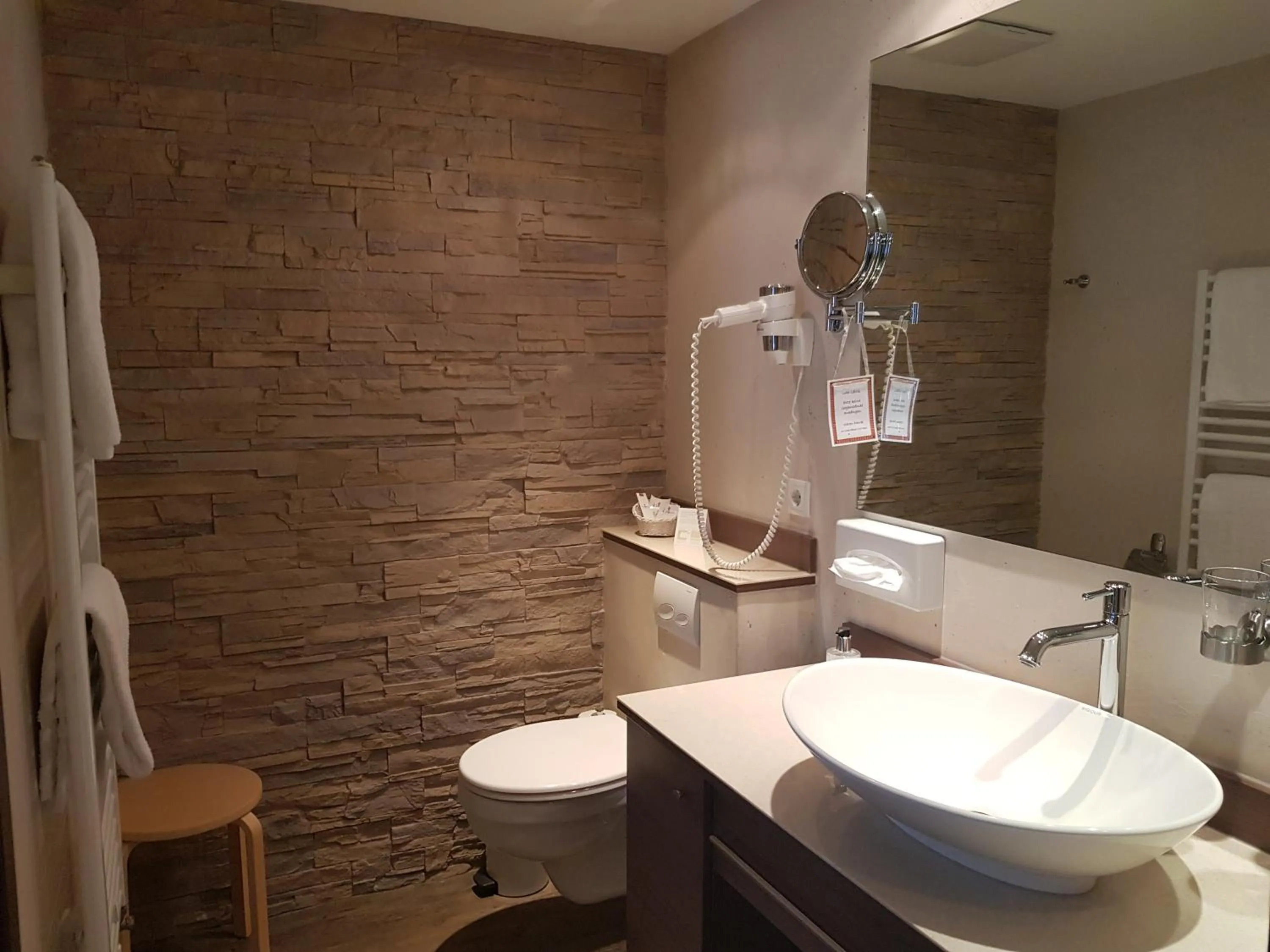 Bathroom in Hotel-Restaurant Pfälzer Hof