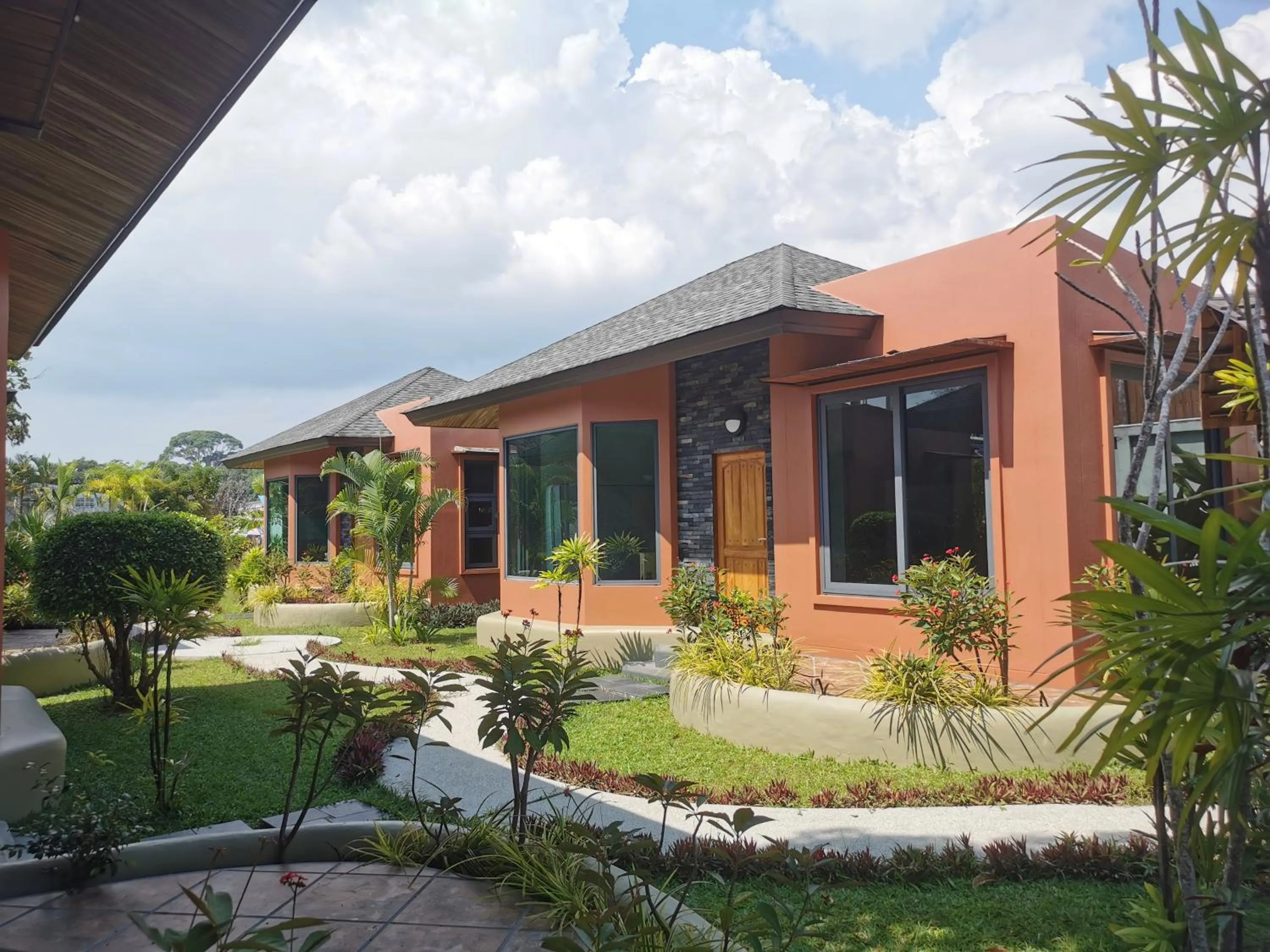 Grand Deluxe Bungalow with Garden View in Cafe'@luv22