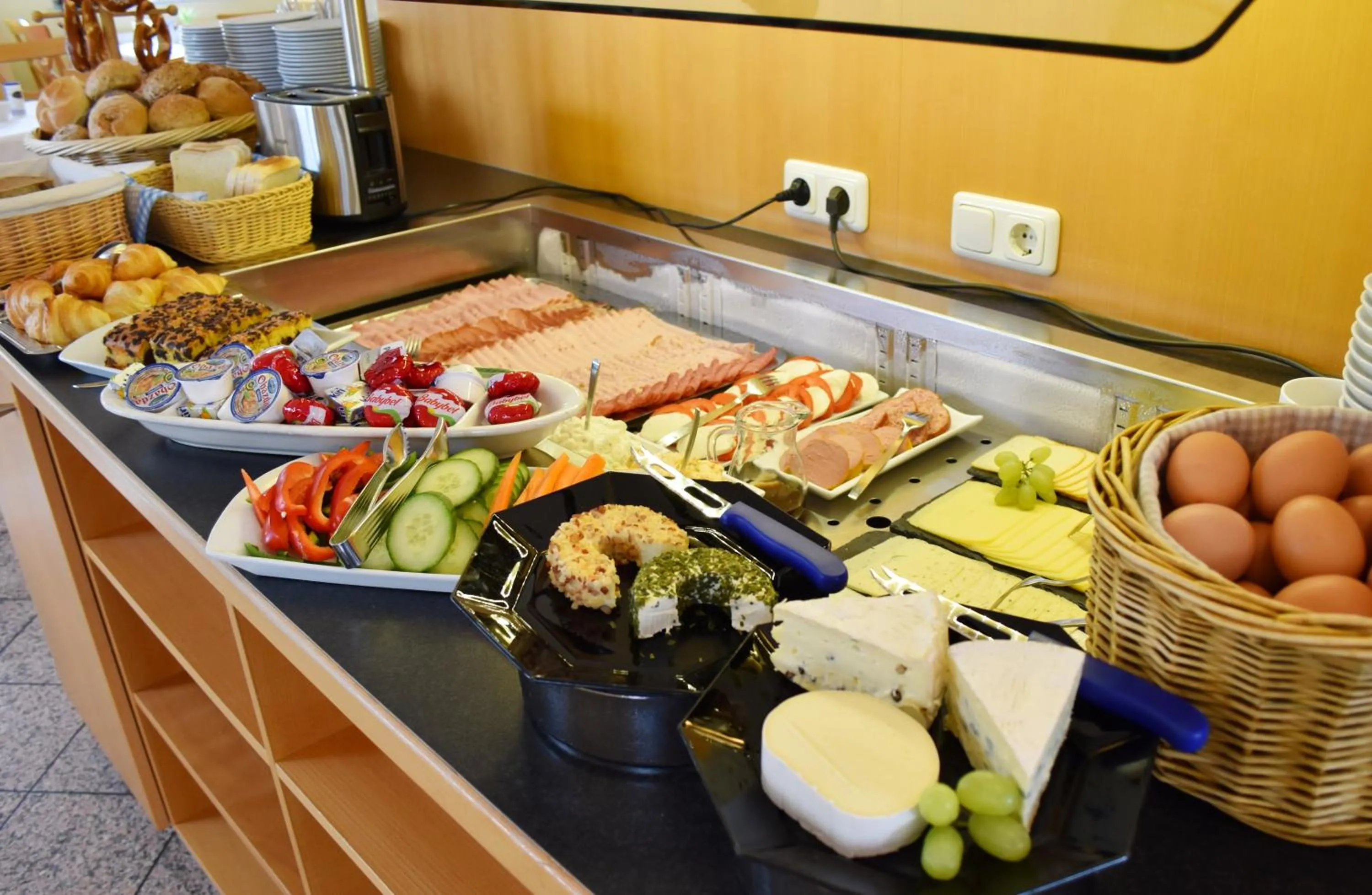 Buffet breakfast in Hotel Nummerhof