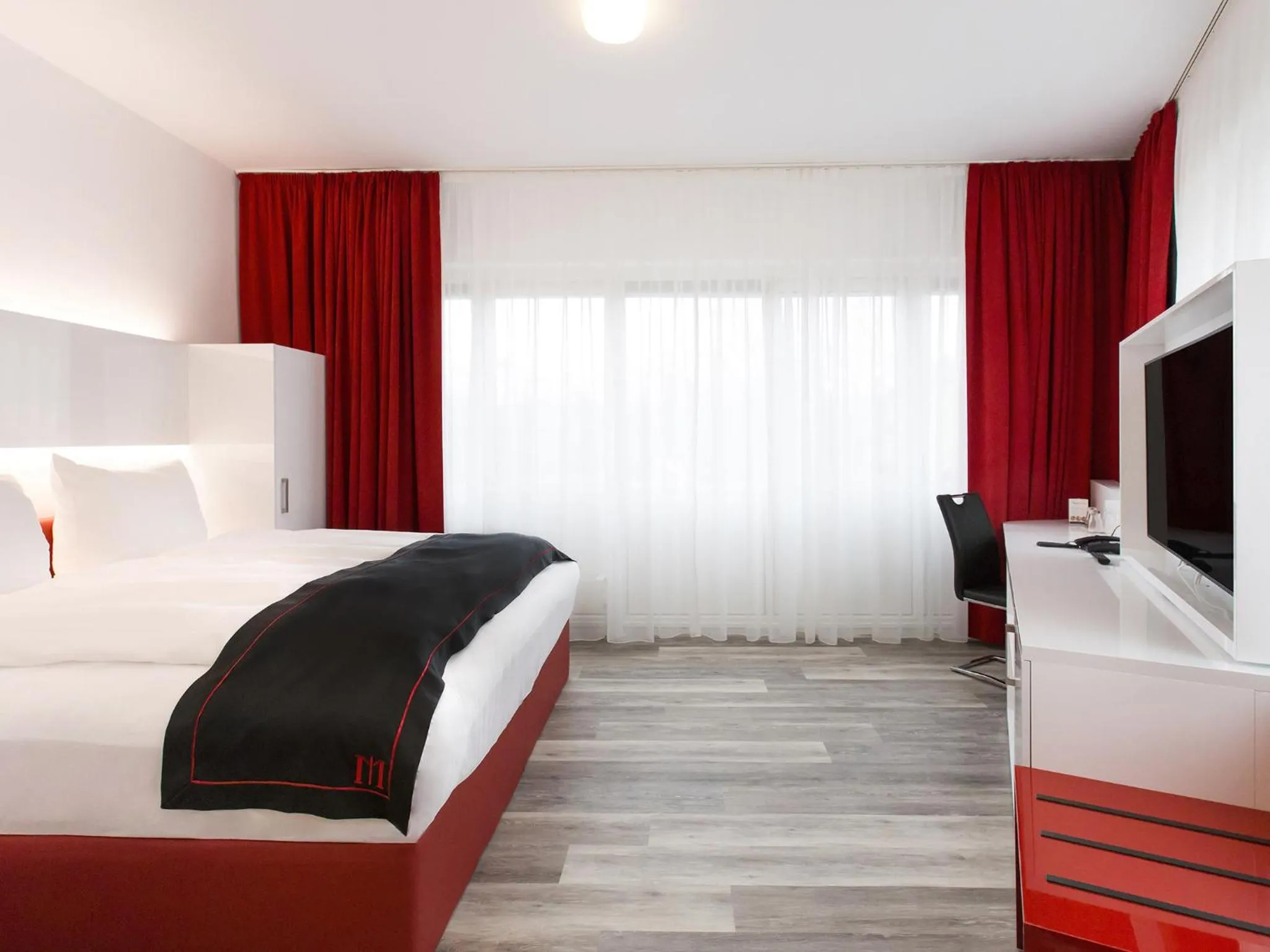 Photo of the whole room, Bed in DORMERO Hotel Hannover-Langenhagen Airport