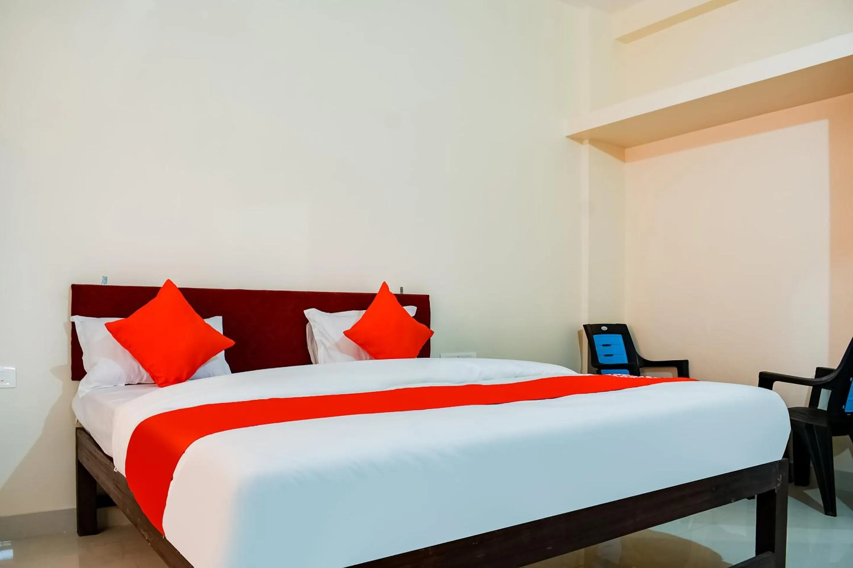 Bedroom, Bed in Hotel O Shiv Sai Palace