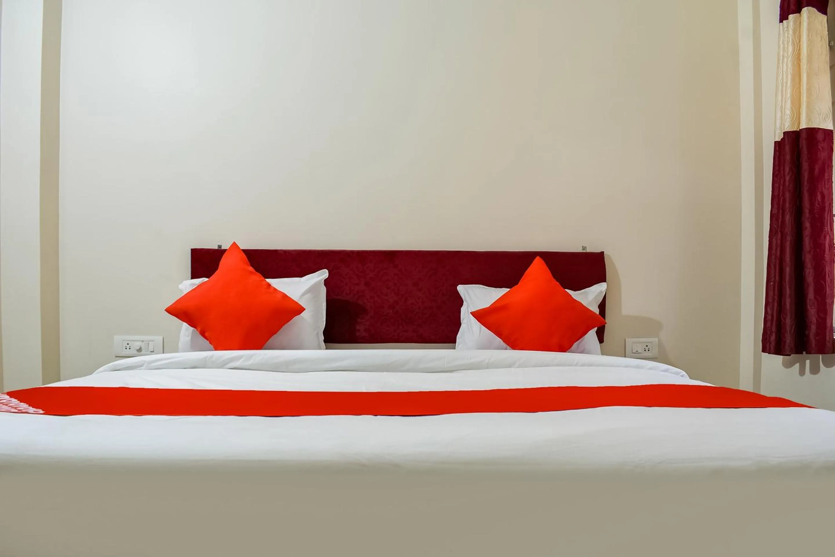 Facade/entrance, Bed in Hotel O Shiv Sai Palace