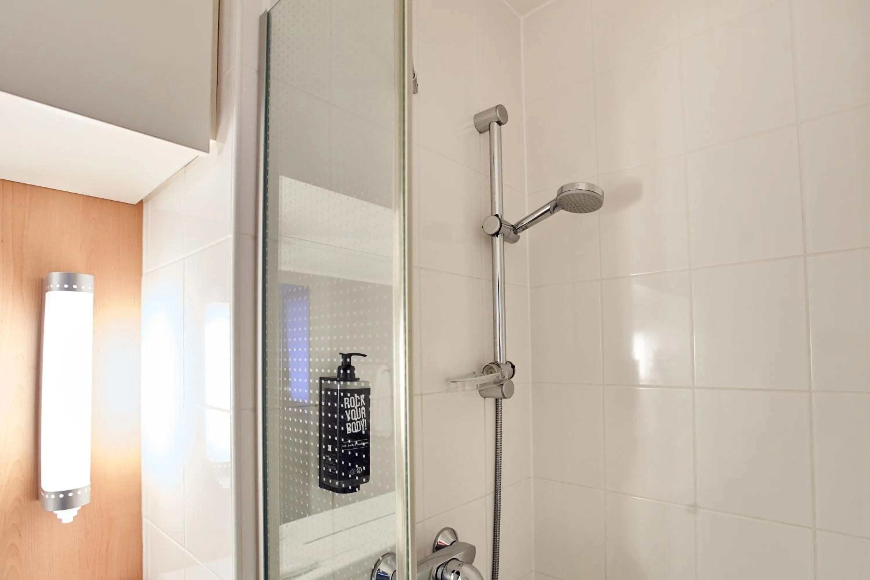 Shower in ibis Koblenz City