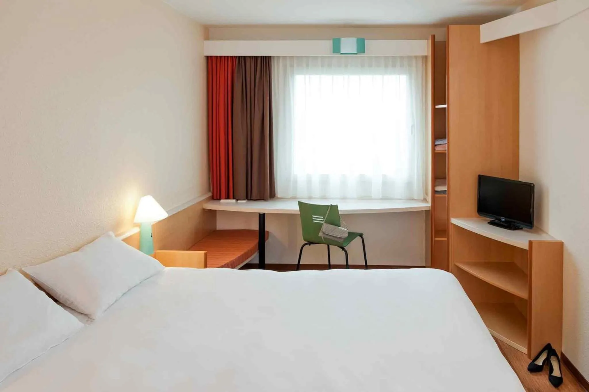 Bedroom, Bed in ibis Koblenz City