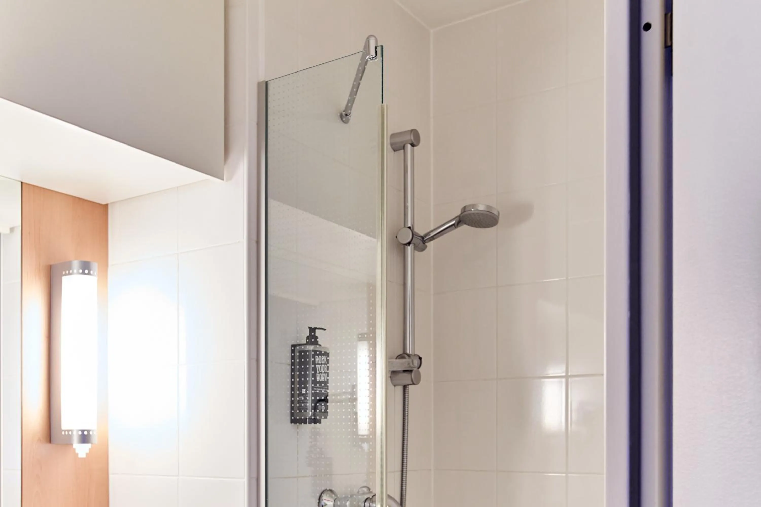 Shower in ibis Koblenz City