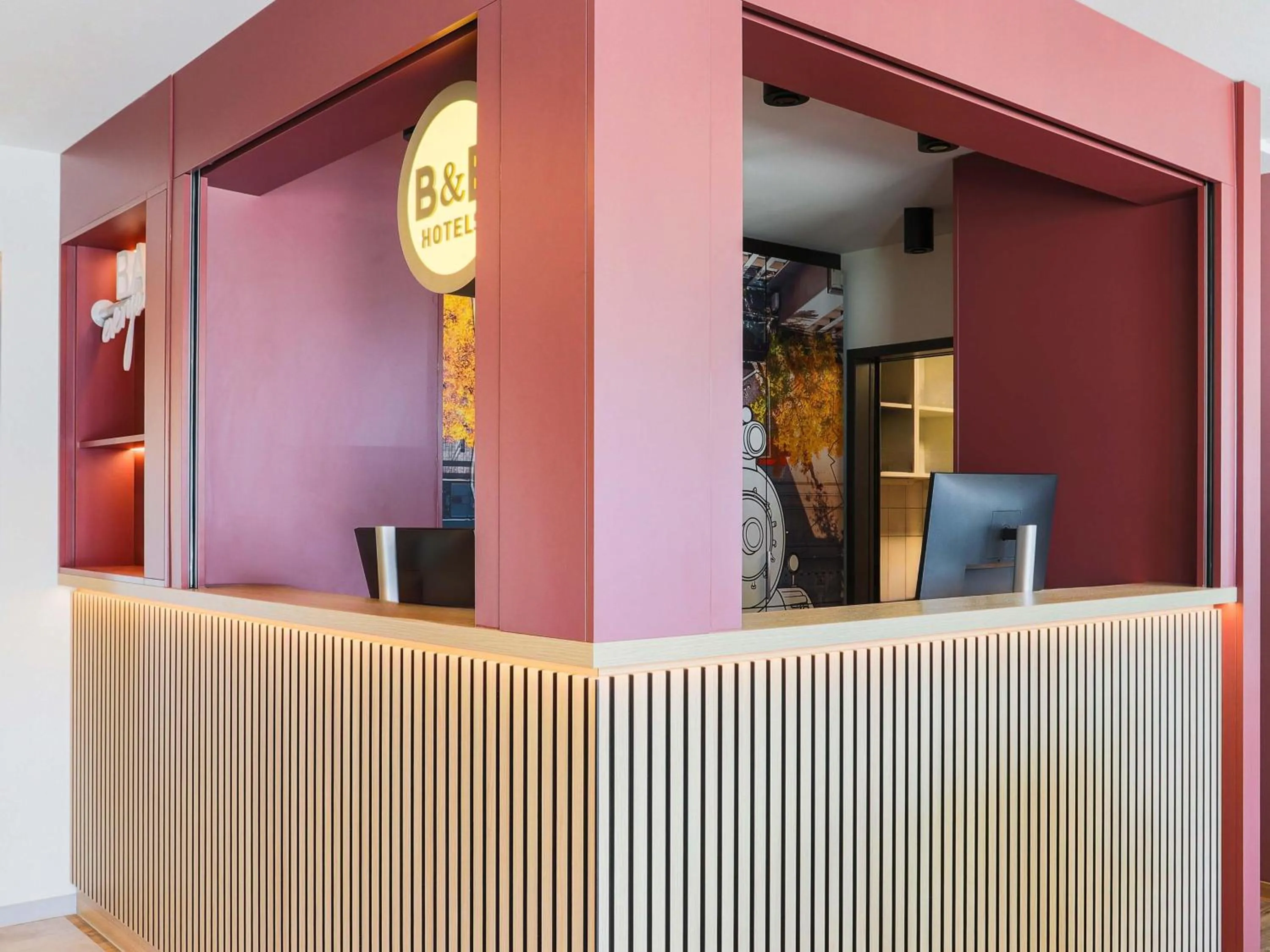 Lobby or reception in B&B Hotel Mannheim-Friedrichsfeld