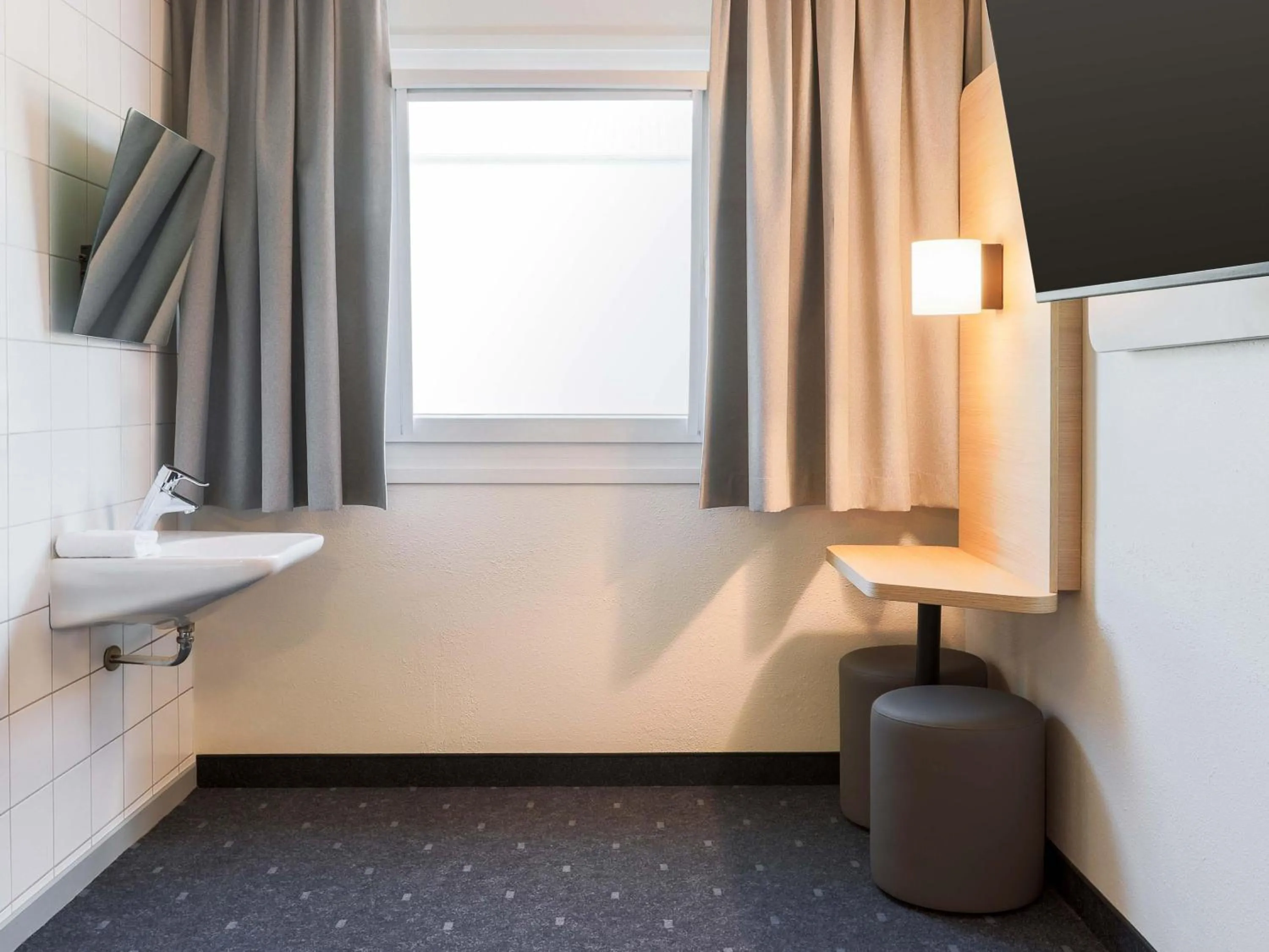 Photo of the whole room in B&B Hotel Mannheim-Friedrichsfeld