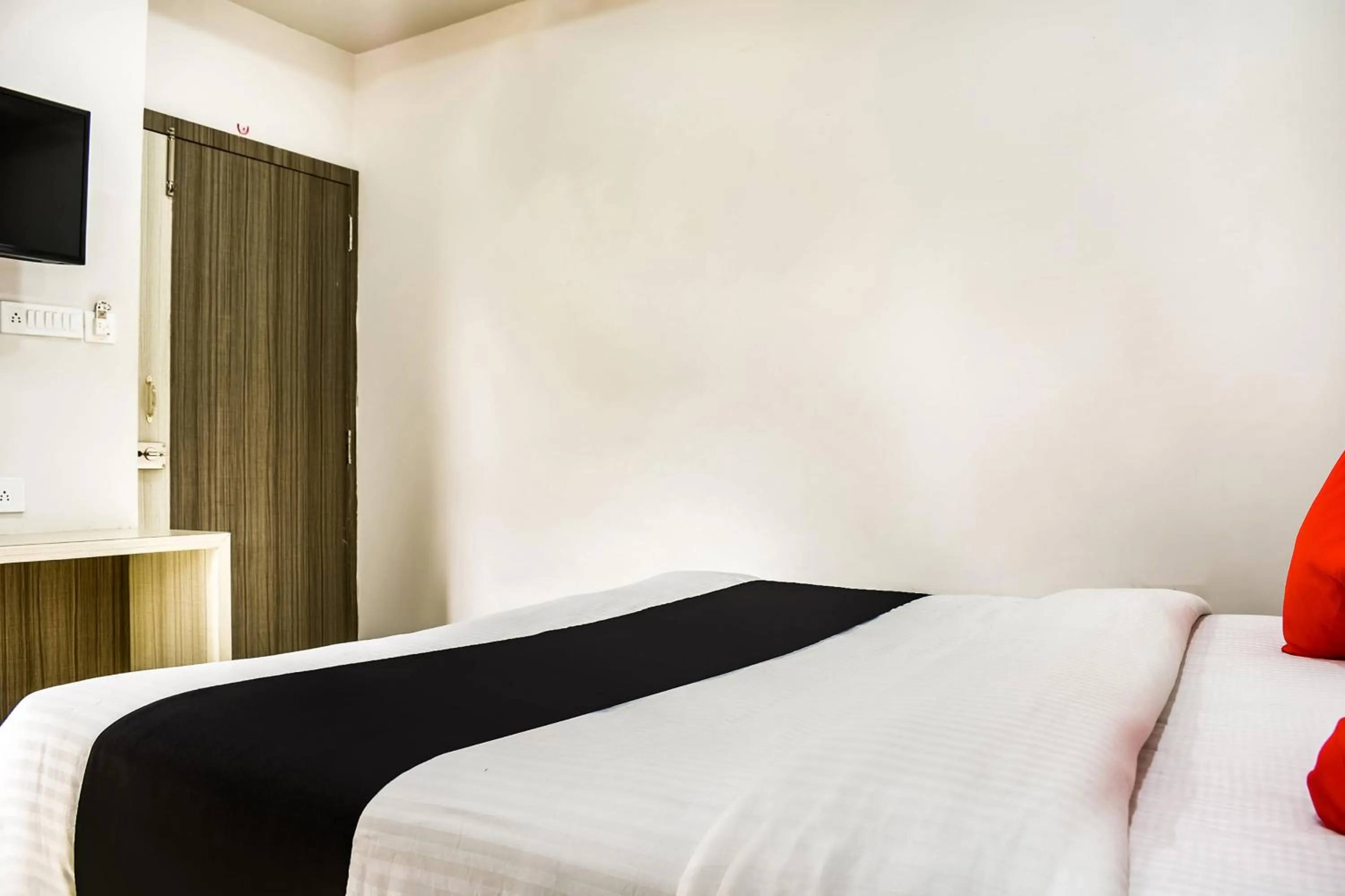 Bedroom, Bed in Capital O Jai Adisson