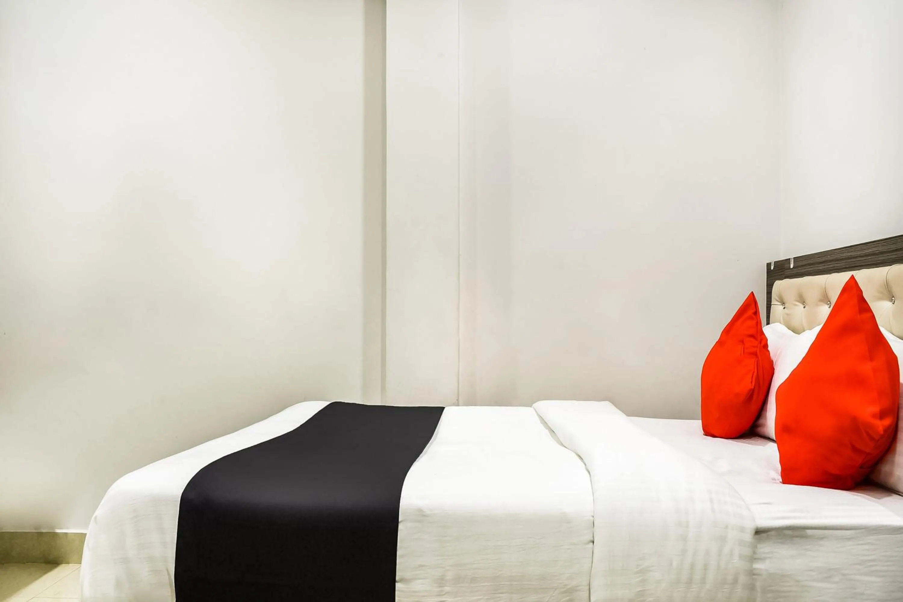 Bedroom, Bed in Capital O Jai Adisson