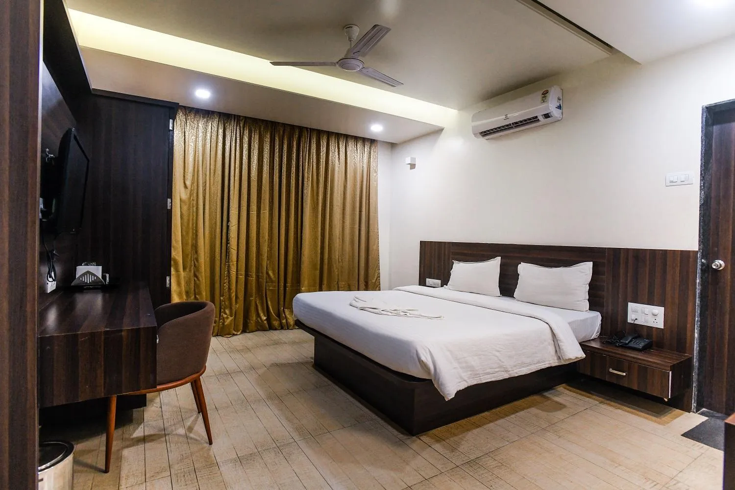 Photo of the whole room, Bed in Hotel Manasi Royal