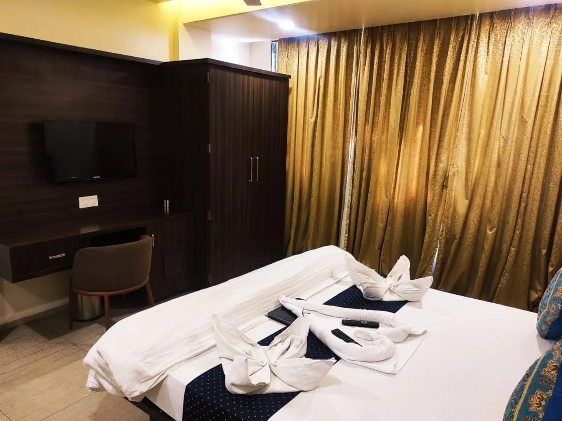 Bed in Hotel Manasi Royal