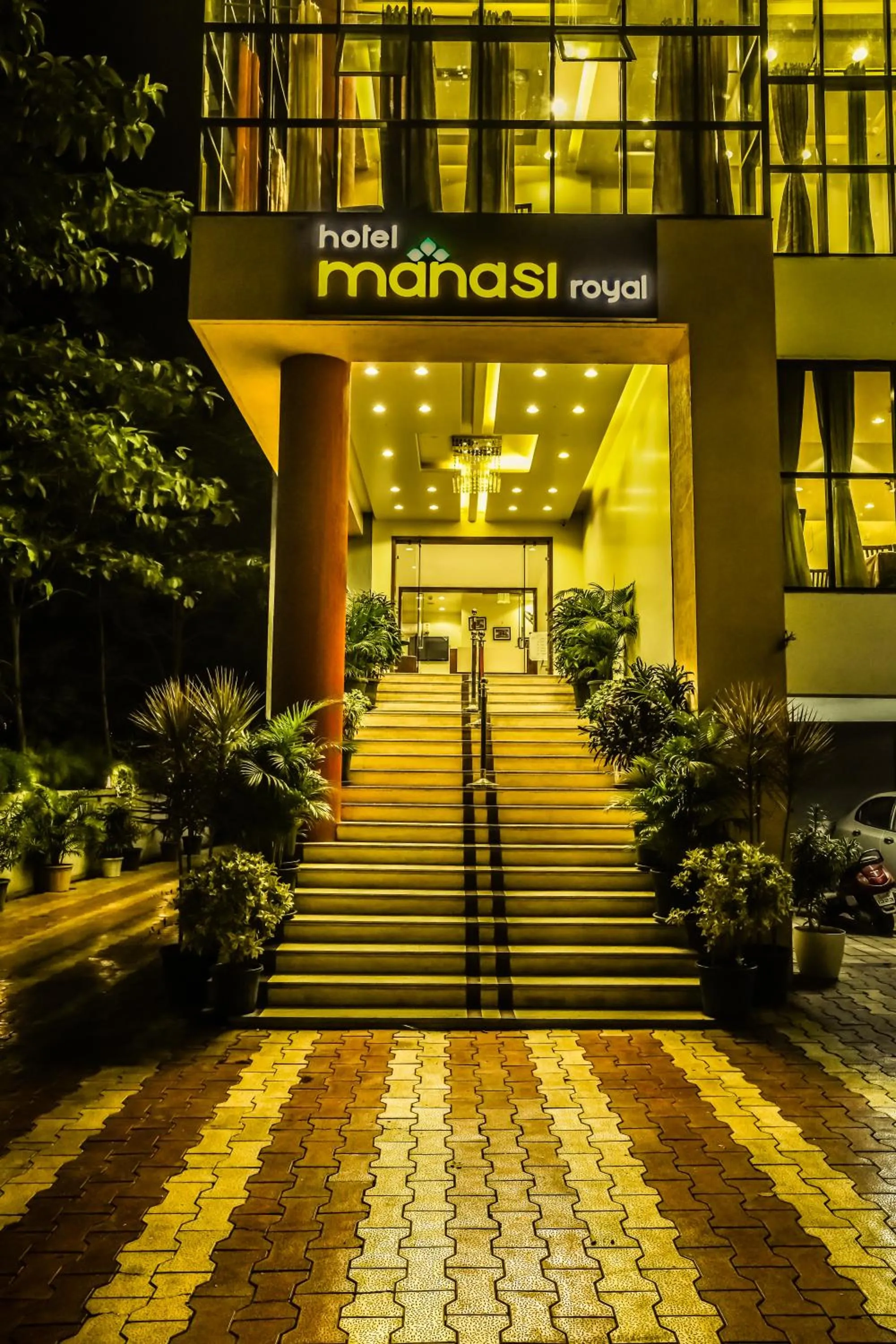 Facade/entrance in Hotel Manasi Royal