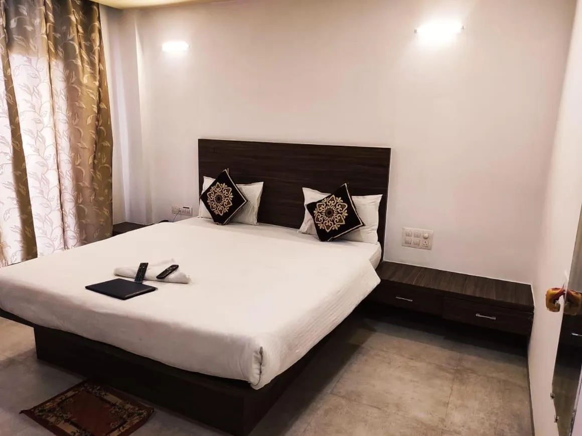 Bed in Hotel Manasi INN