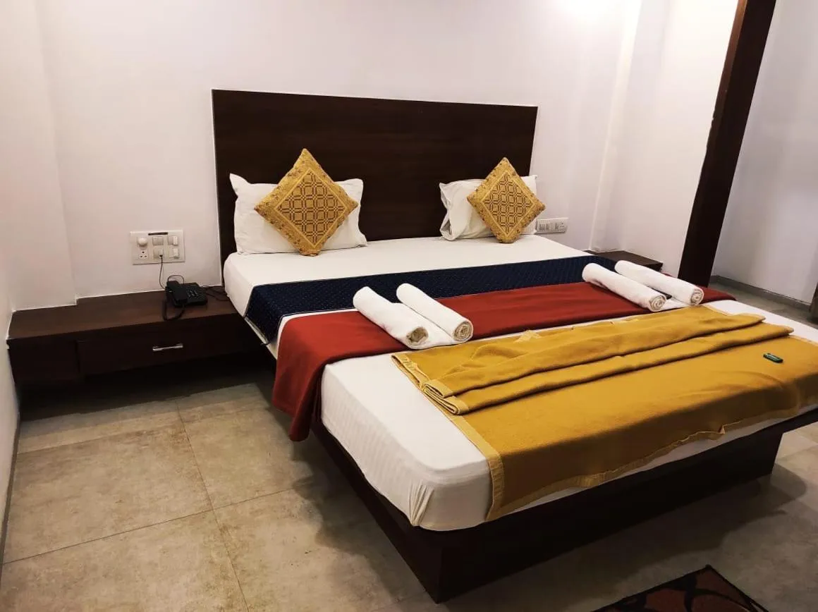 Bed in Hotel Manasi INN