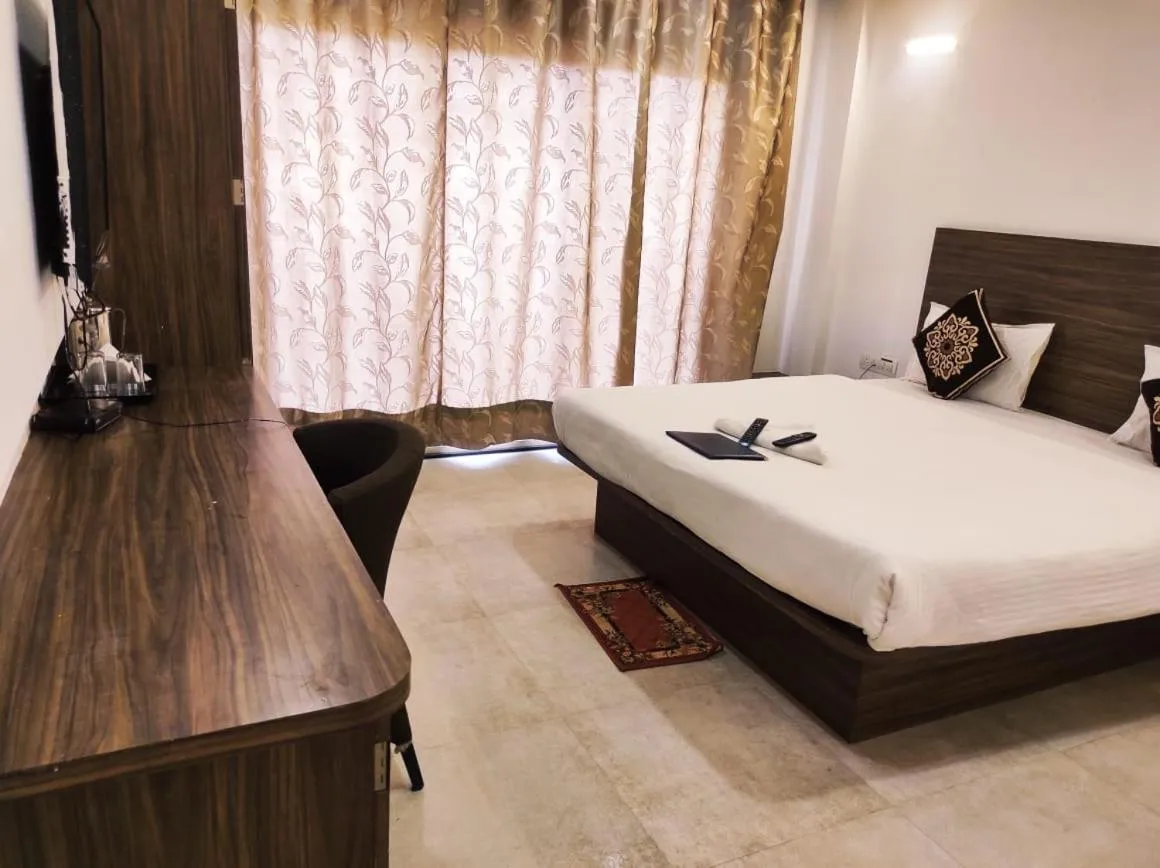 Bed in Hotel Manasi INN