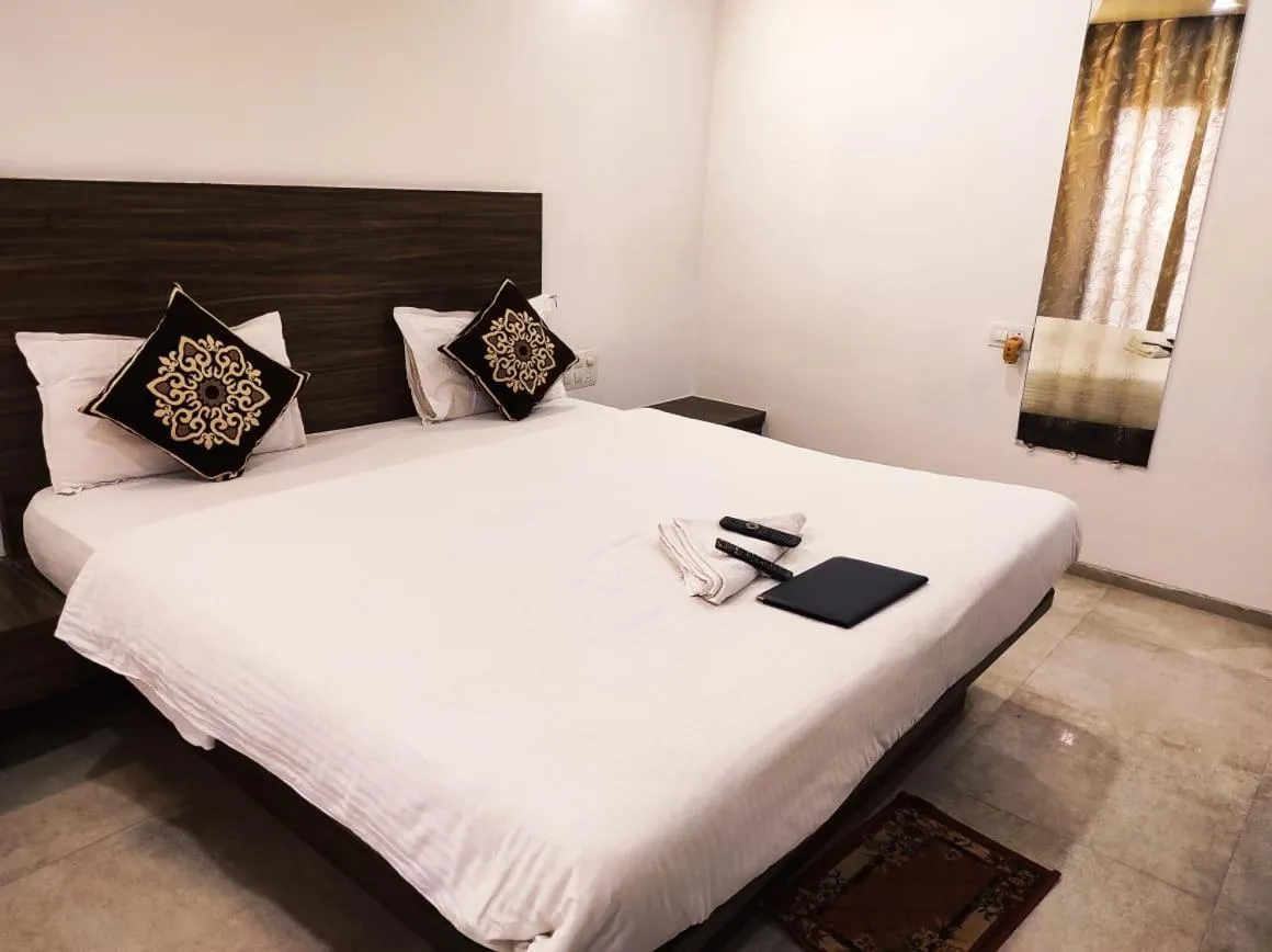 Bed in Hotel Manasi INN