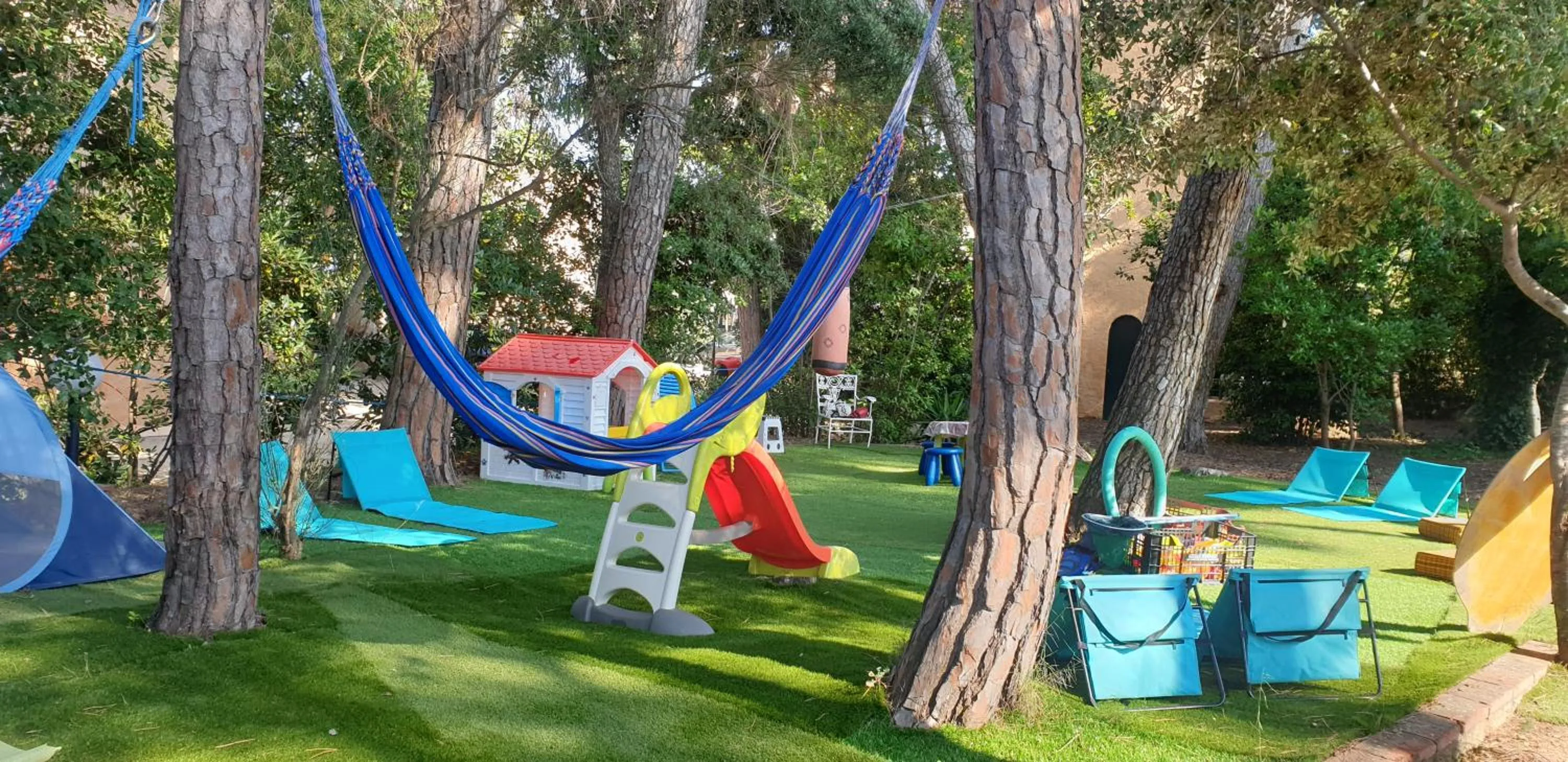 Children play ground in Apartamento con jardín a 11 metros de la playa. CG.