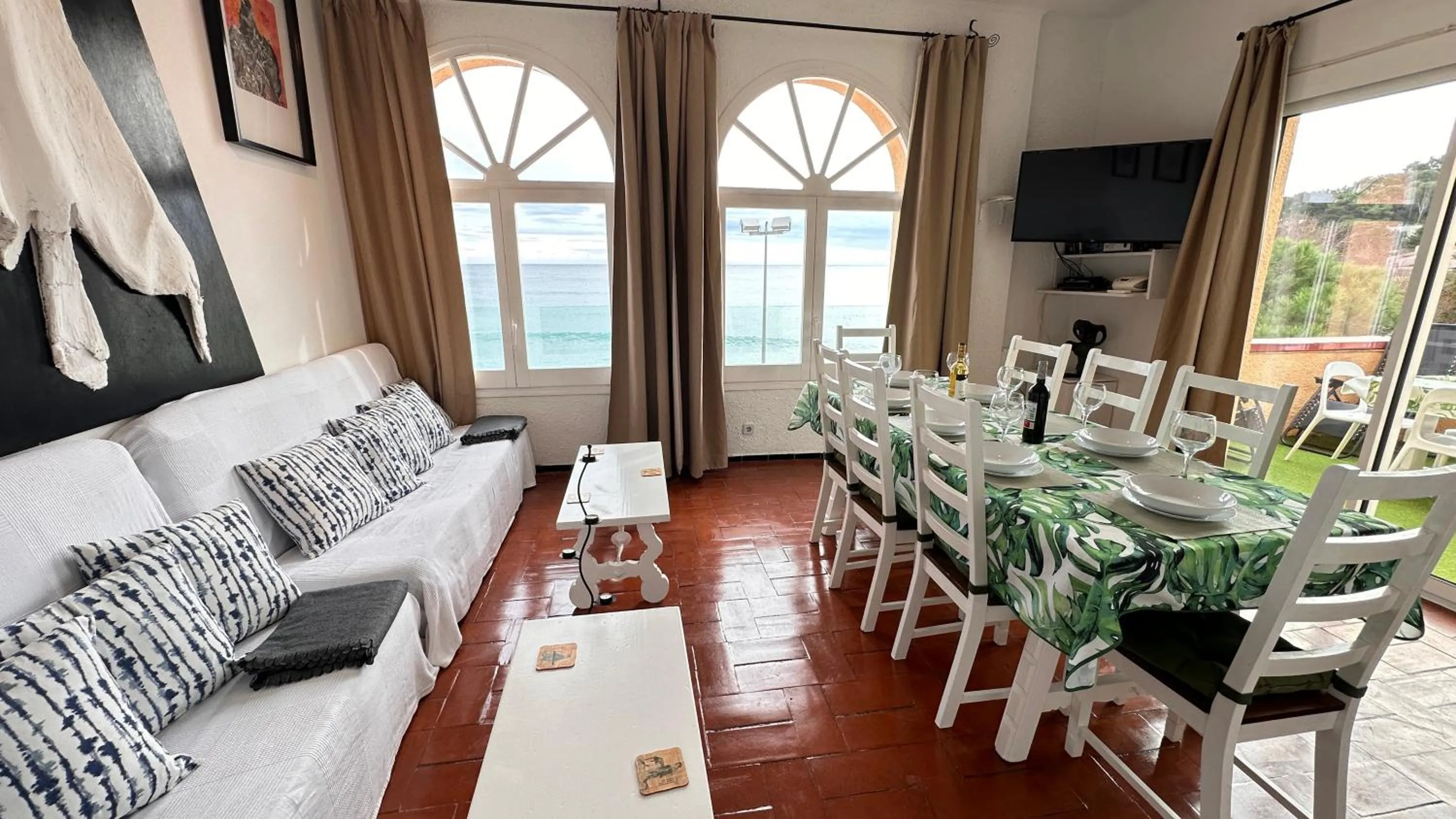 Living room in Apartamento con jardín a 11 metros de la playa. CG.