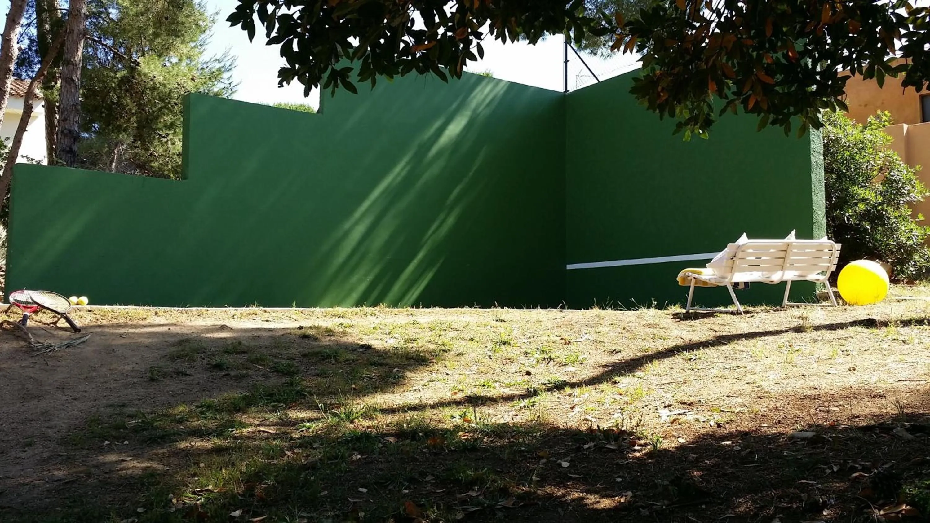 Garden in Apartamento con jardín a 11 metros de la playa. CG.