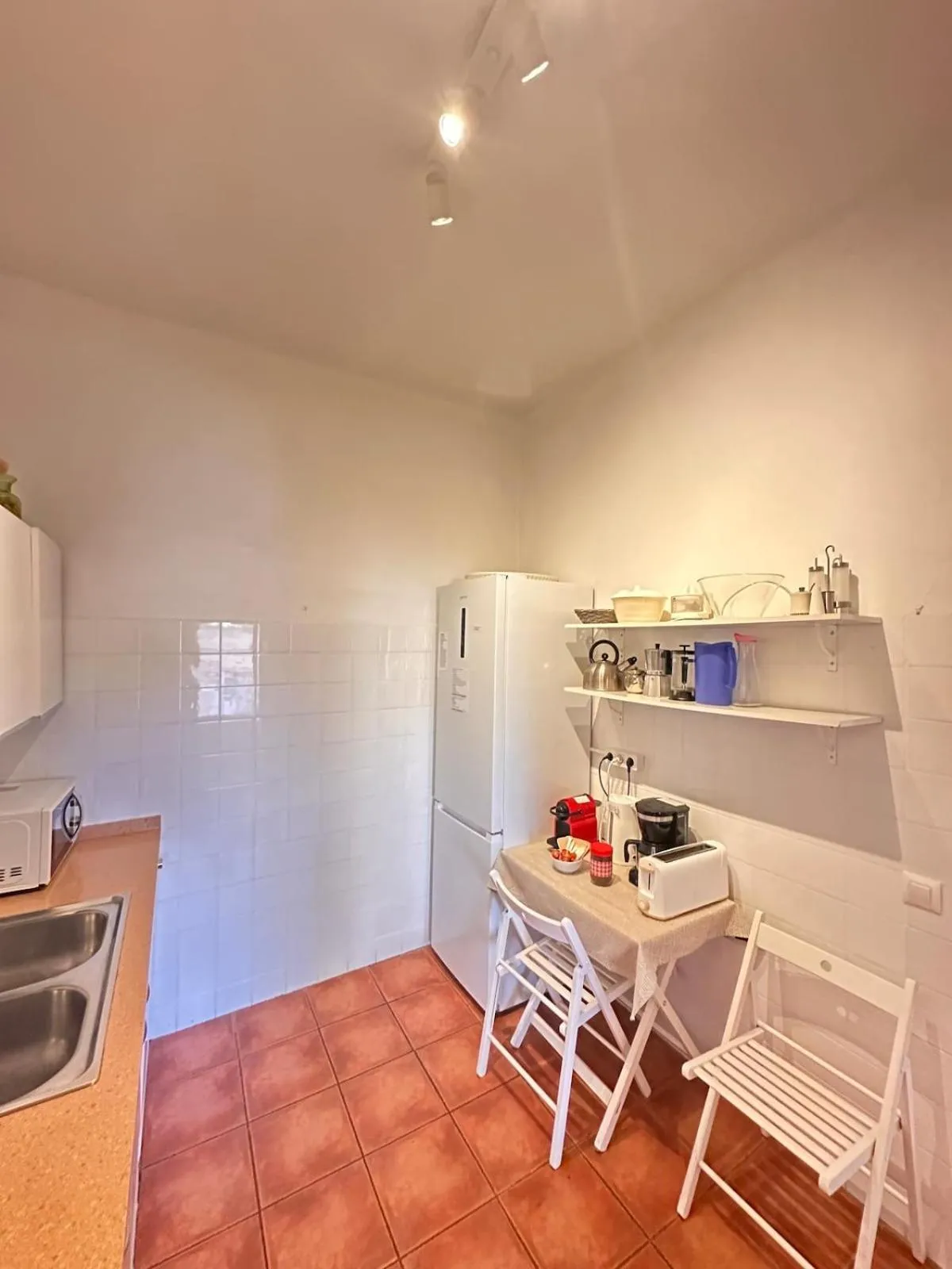 Kitchen or kitchenette in Apartamento con jardín a 11 metros de la playa. CG.