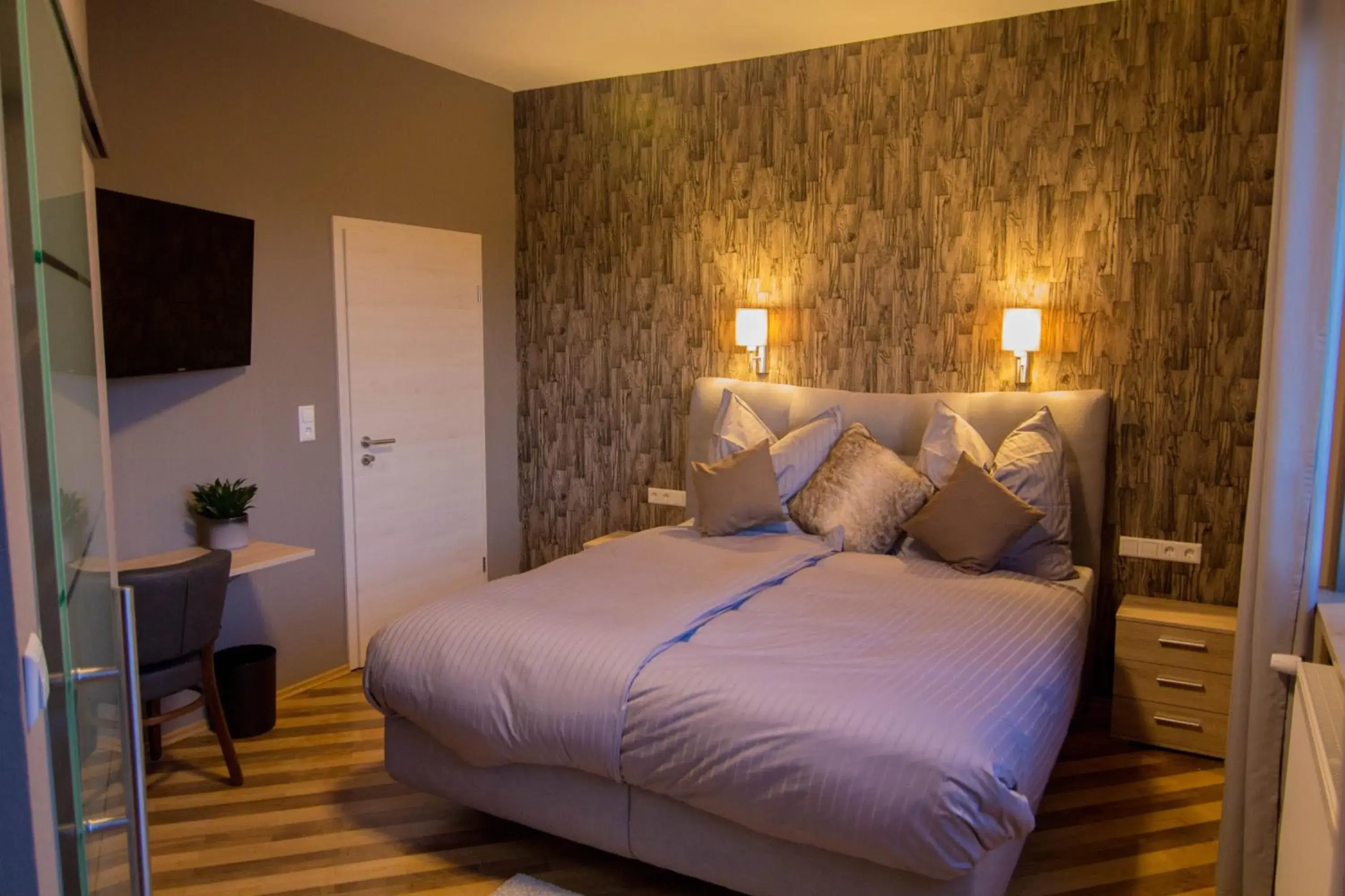 Double Room with Private Bathroom - single occupancy in Villa Kopp-Das Gästehaus Double Room with Private Bathroom - single occupancy in Villa Kopp-Das Gästehaus