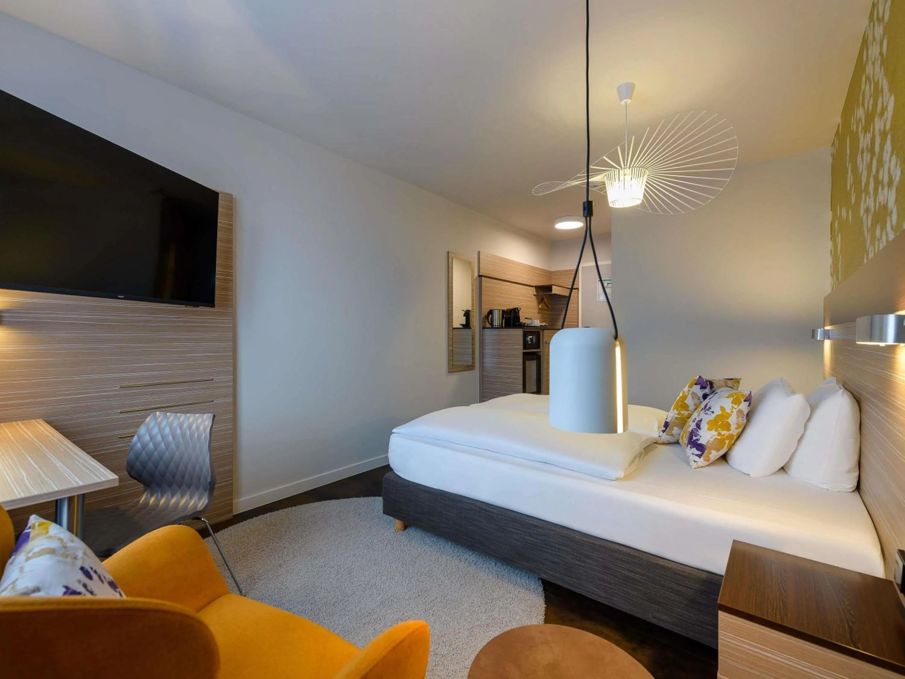 Bedroom, Bed in Mercure Hotel Stuttgart Gerlingen