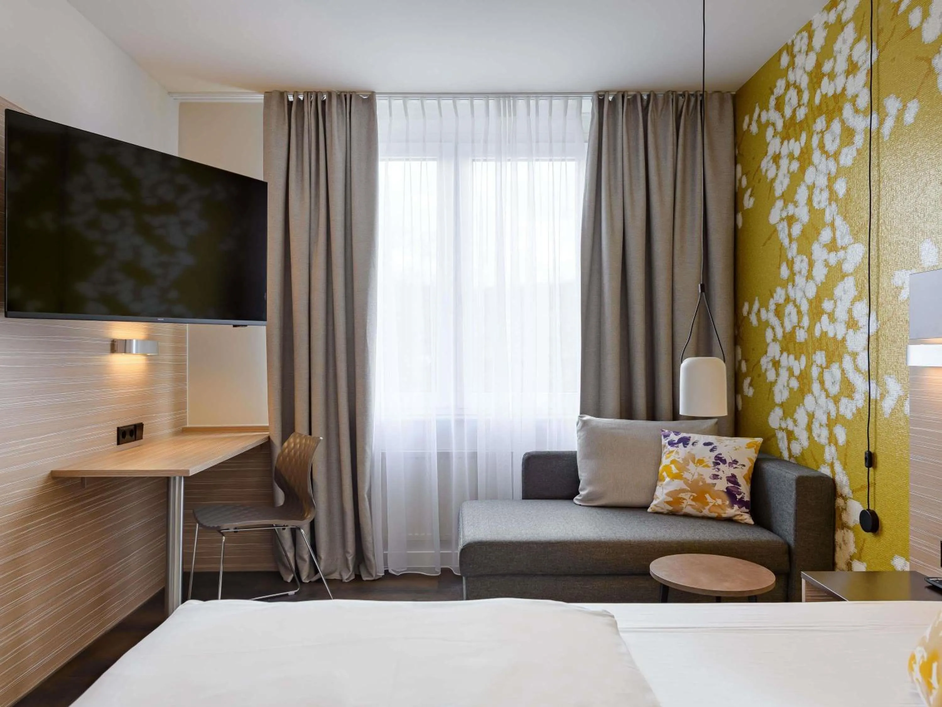 Bedroom, Bed in Mercure Hotel Stuttgart Gerlingen