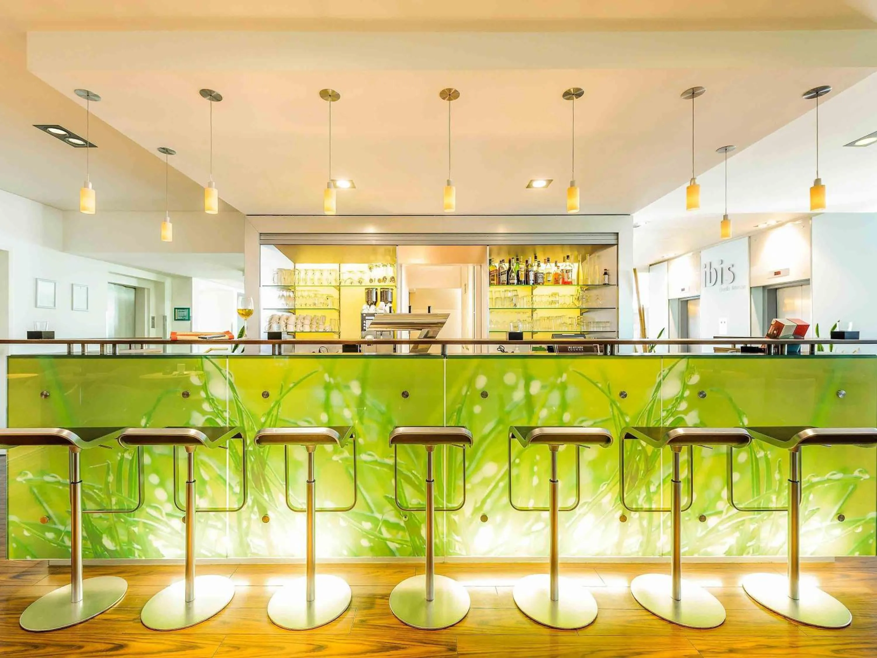 Lounge or bar in ibis Berlin Messe