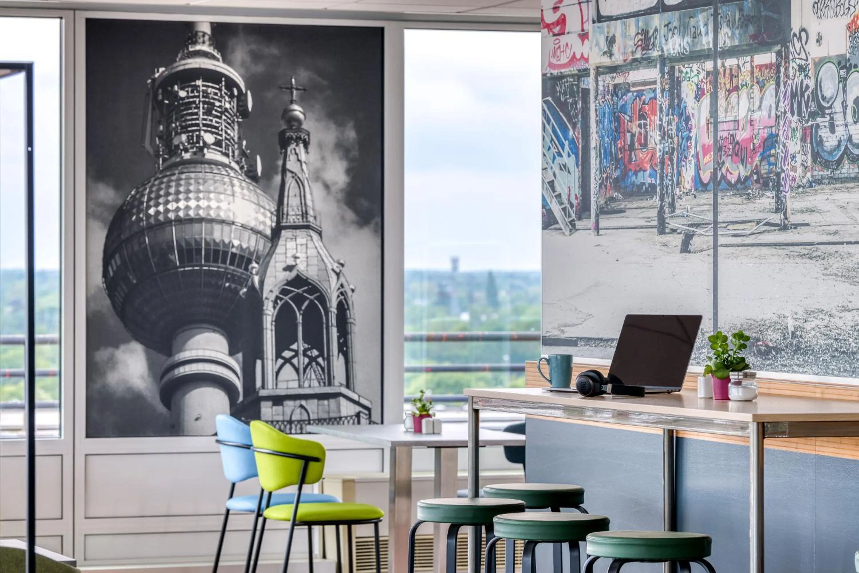 Restaurant/places to eat in ibis Berlin Messe