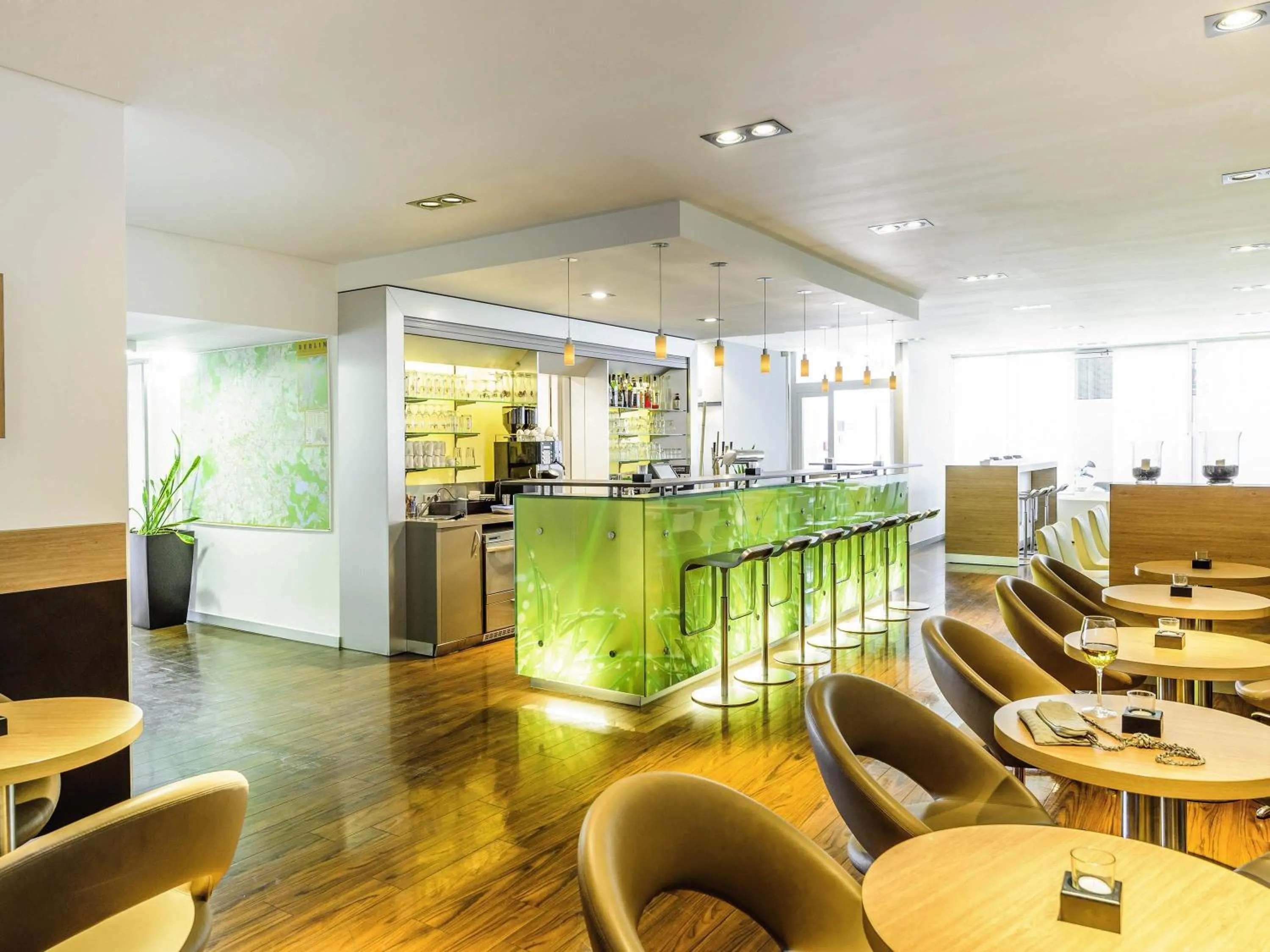 Lounge or bar in ibis Berlin Messe