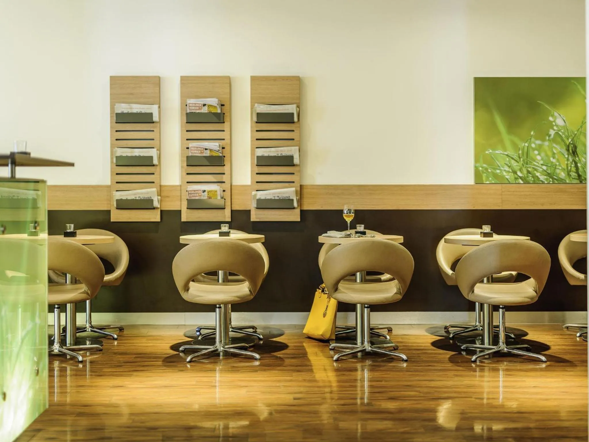 Lounge or bar in ibis Berlin Messe