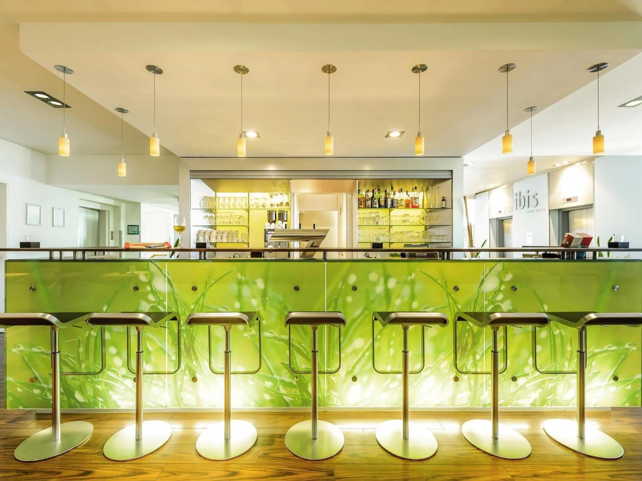 Lounge or bar in ibis Berlin Messe