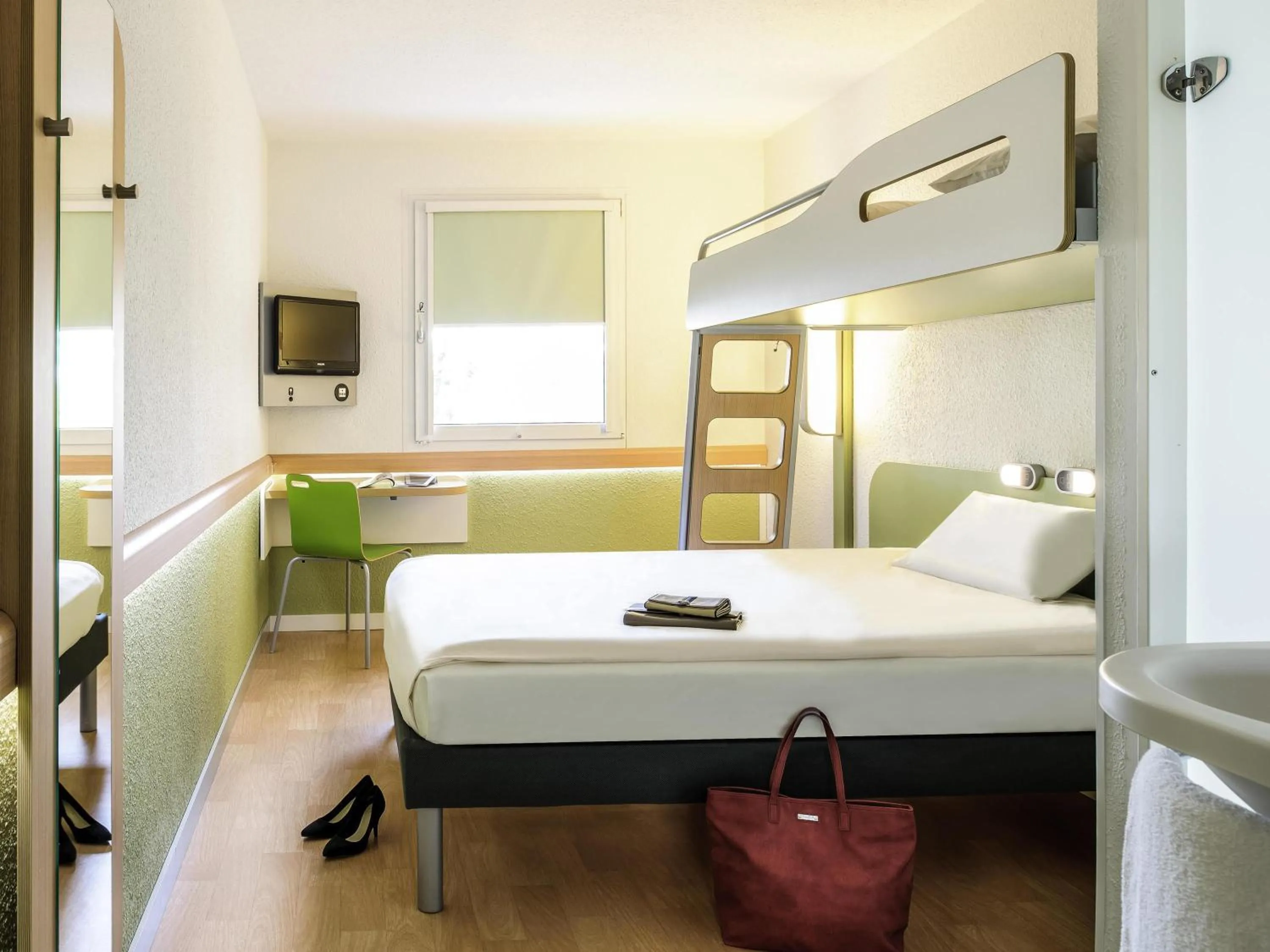 Bedroom, Bed in ibis budget Stuttgart City Nord