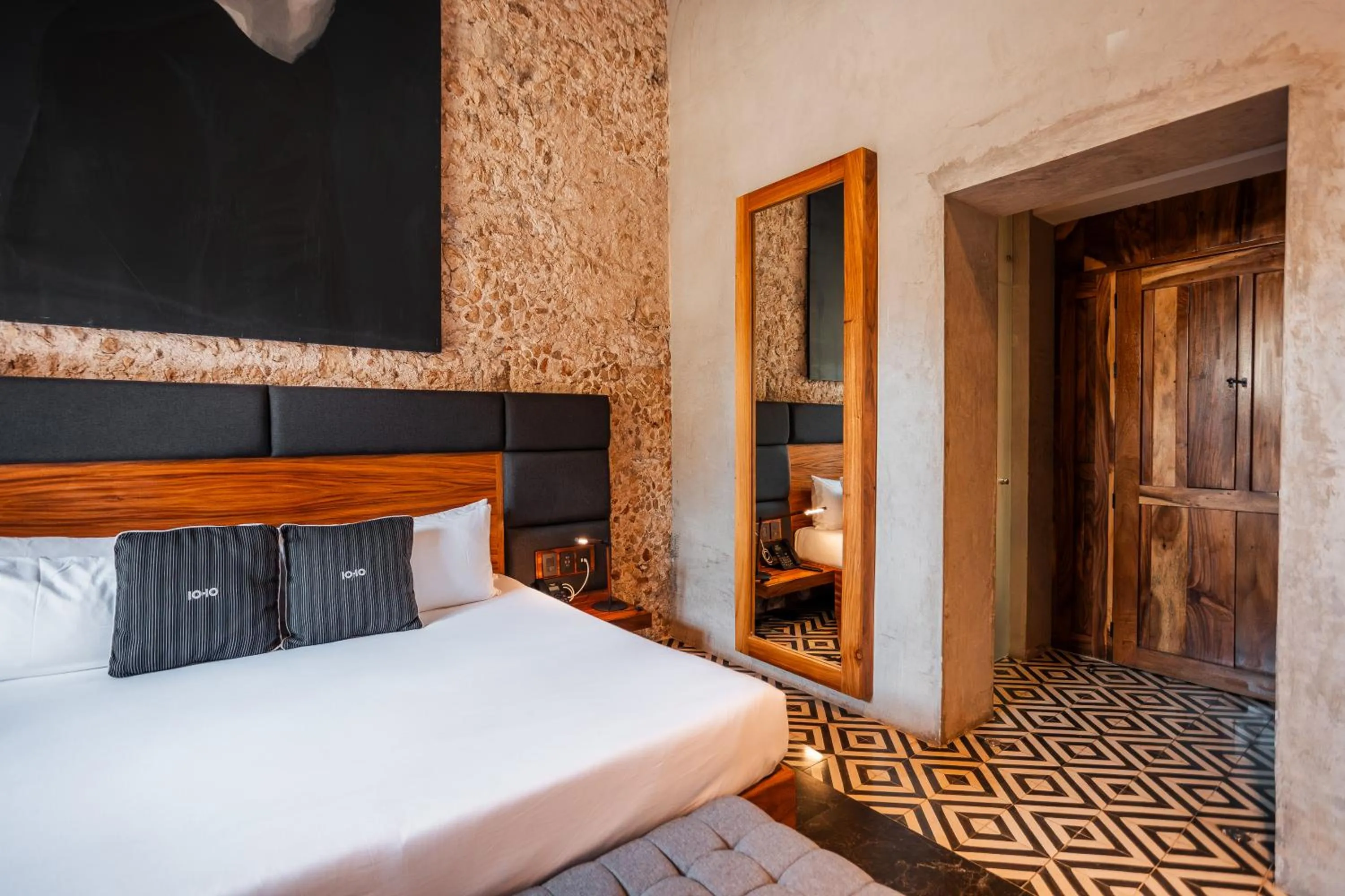 Bed in Diez Diez Collection